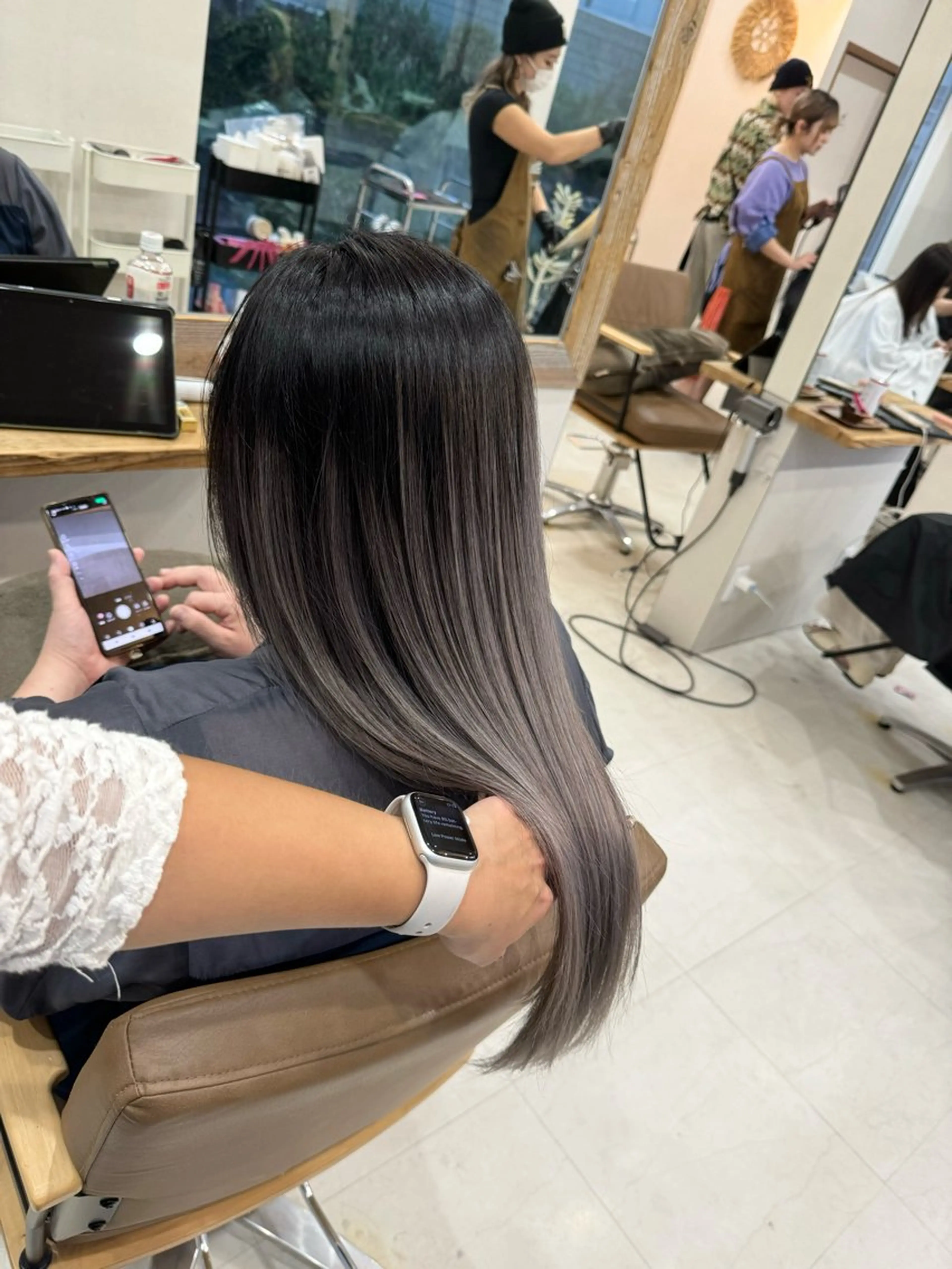 ロング ヘアカラー 鈴木 妃帆未のヘアスタイル