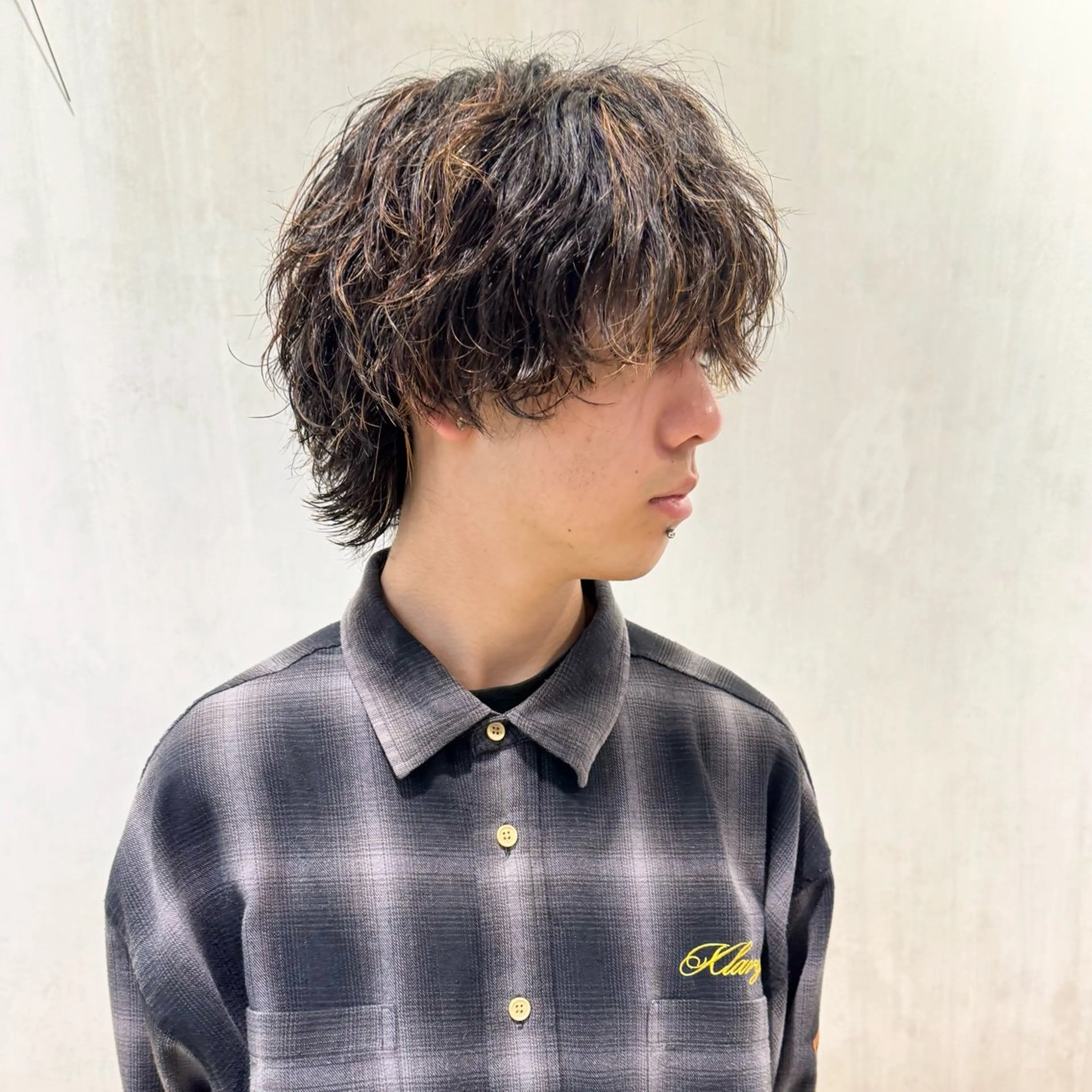 カラー パーマ メンズ メンズハイライト メンズメッシュ メンズパーマ 波巻きパーマ メンズウルフカット カット パーマ メンズパーマ/フェ ザーパーマ/古川晴輝のヘアスタイル