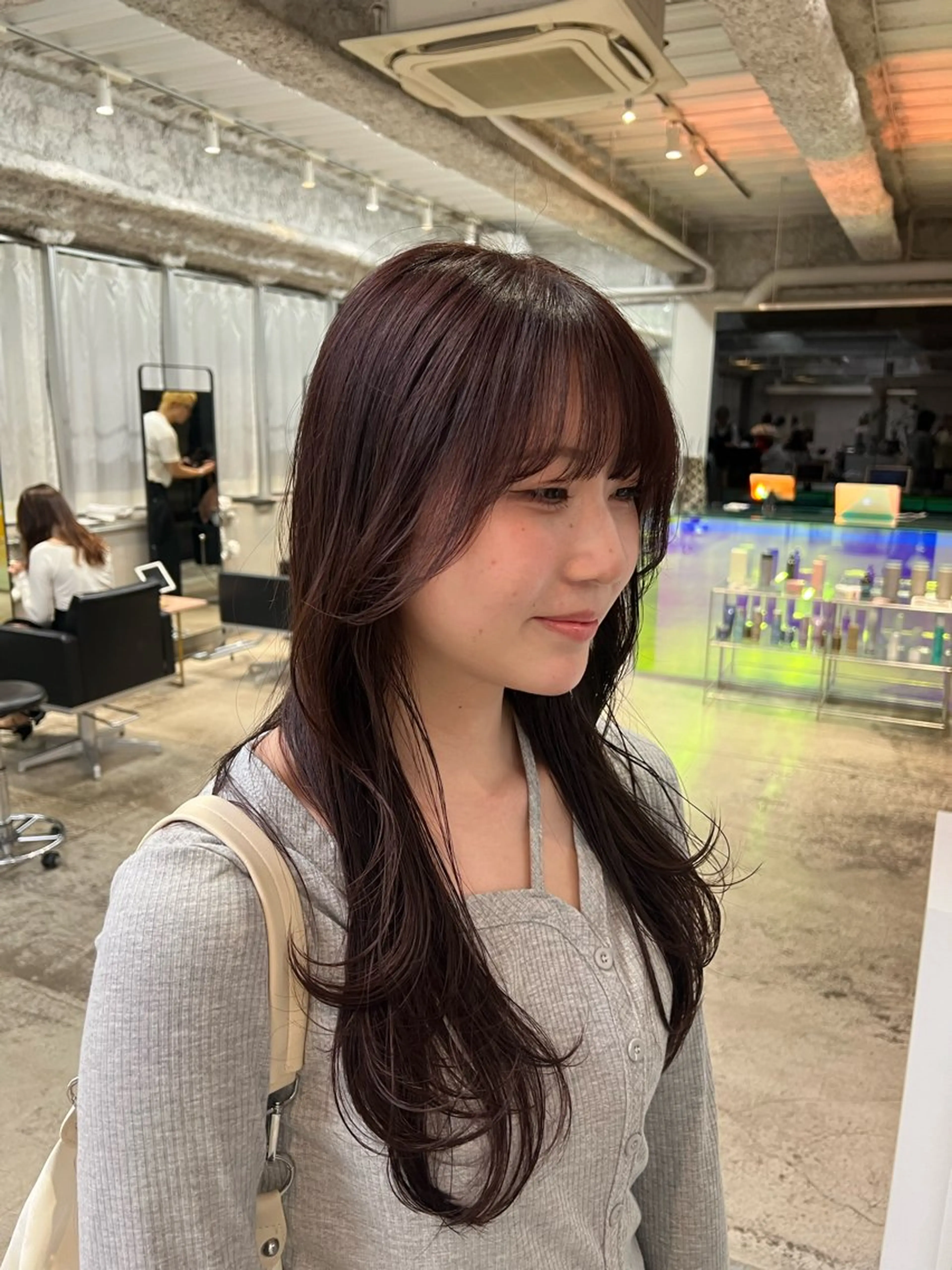 ロング カラー グレージュ ラベンダーカラー ラベンダーグレージュ ラベンダーグレー レイヤーカット カット ヘアカラー AmiLi HONOKAのヘアスタイル