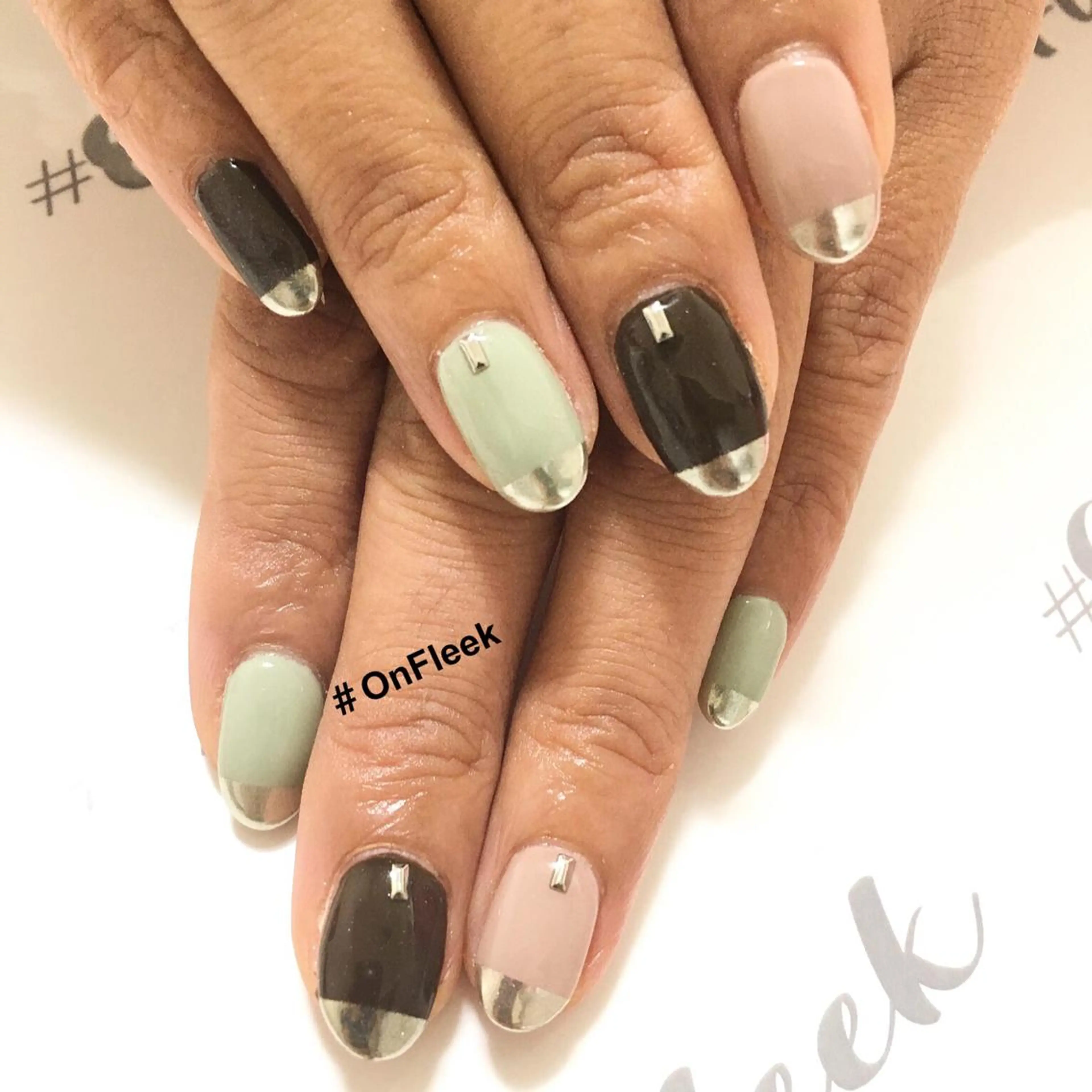 ネイル ミラーネイル ハンドネイル NailSalon ＃OnFleekのネイルデザイン