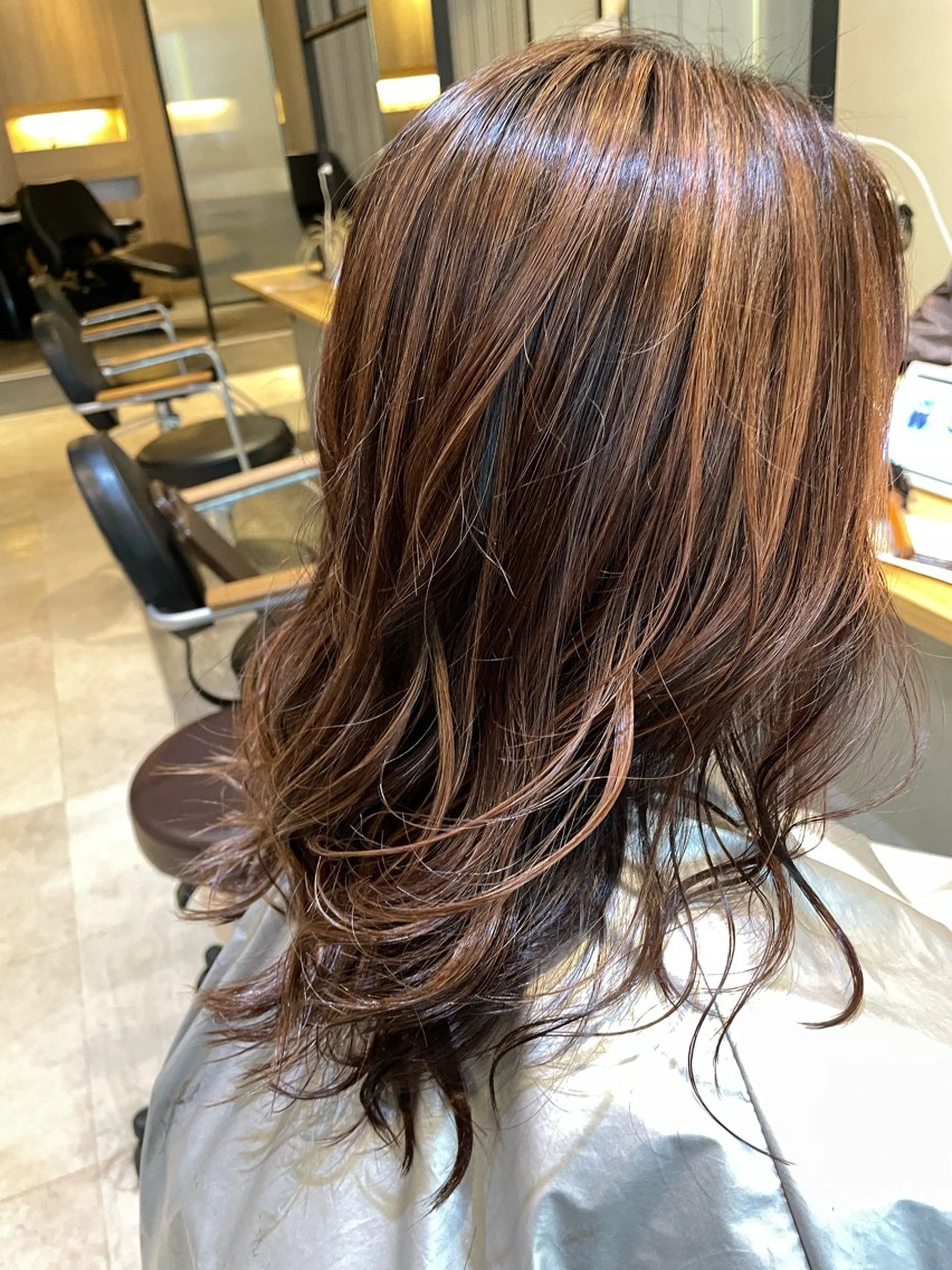 セミロング カラー ハイライトカラー ハイライト カット ヘアカラー 💘韓国レイヤー上 品カラーruru💘のヘアスタイル