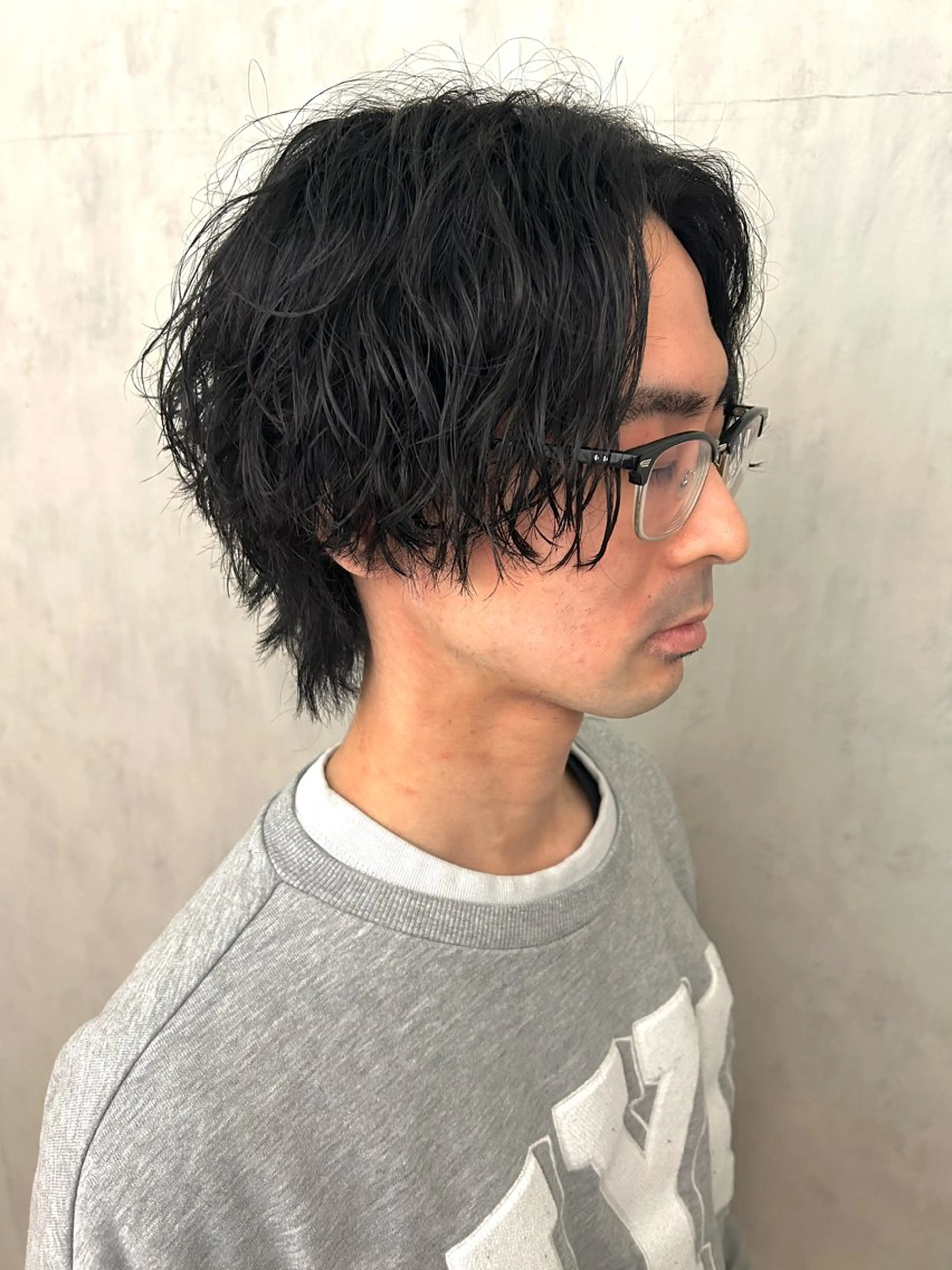 ショート パーマ メンズ センターパート メンズパーマ ツイストスパイラルパーマ スパイラルパーマ 篠原 一成のヘアスタイル