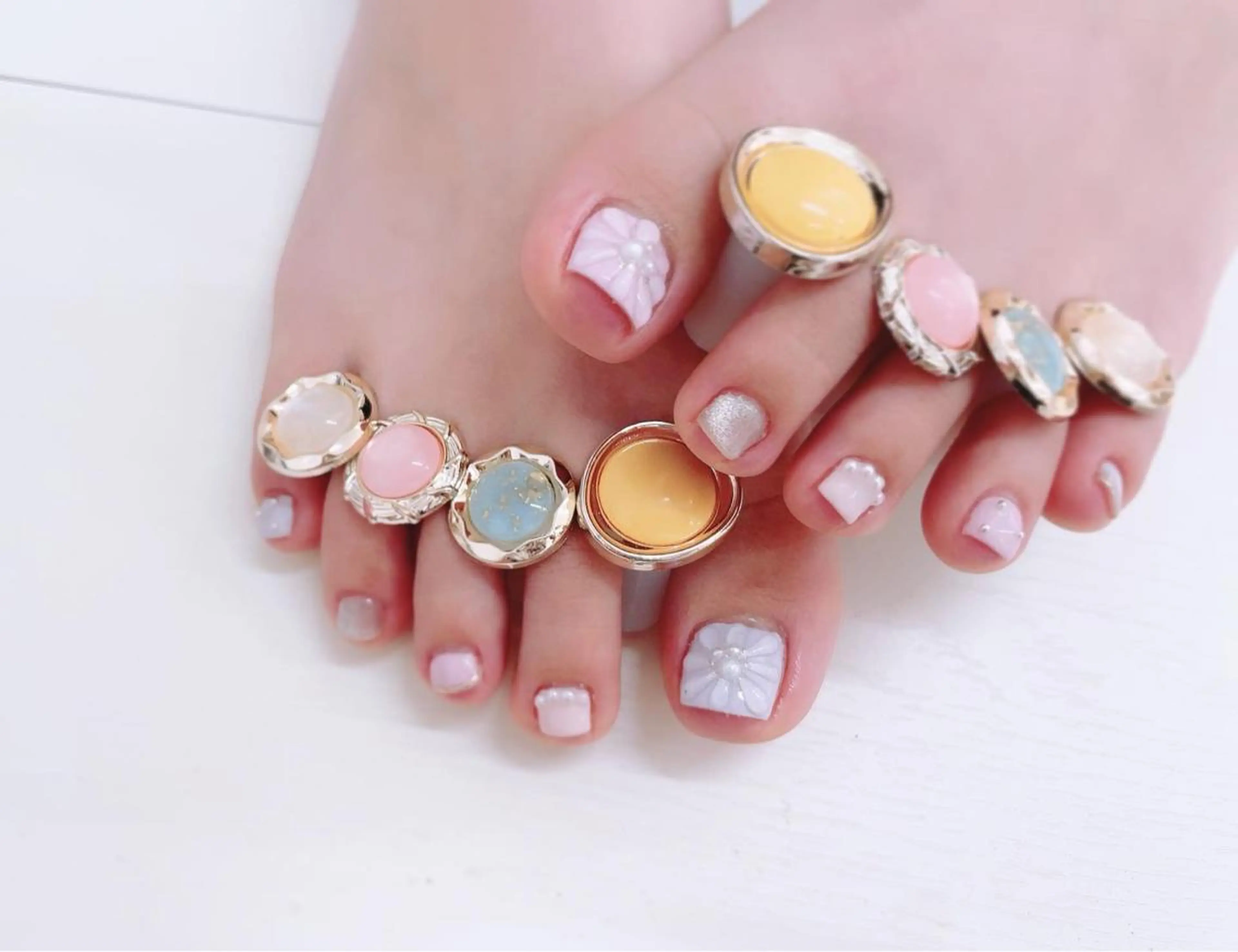 ネイル フラワーネイル フットネイル ジェルネイル ハードジェル キラキラネイル Lilas Nailのネイルデザイン