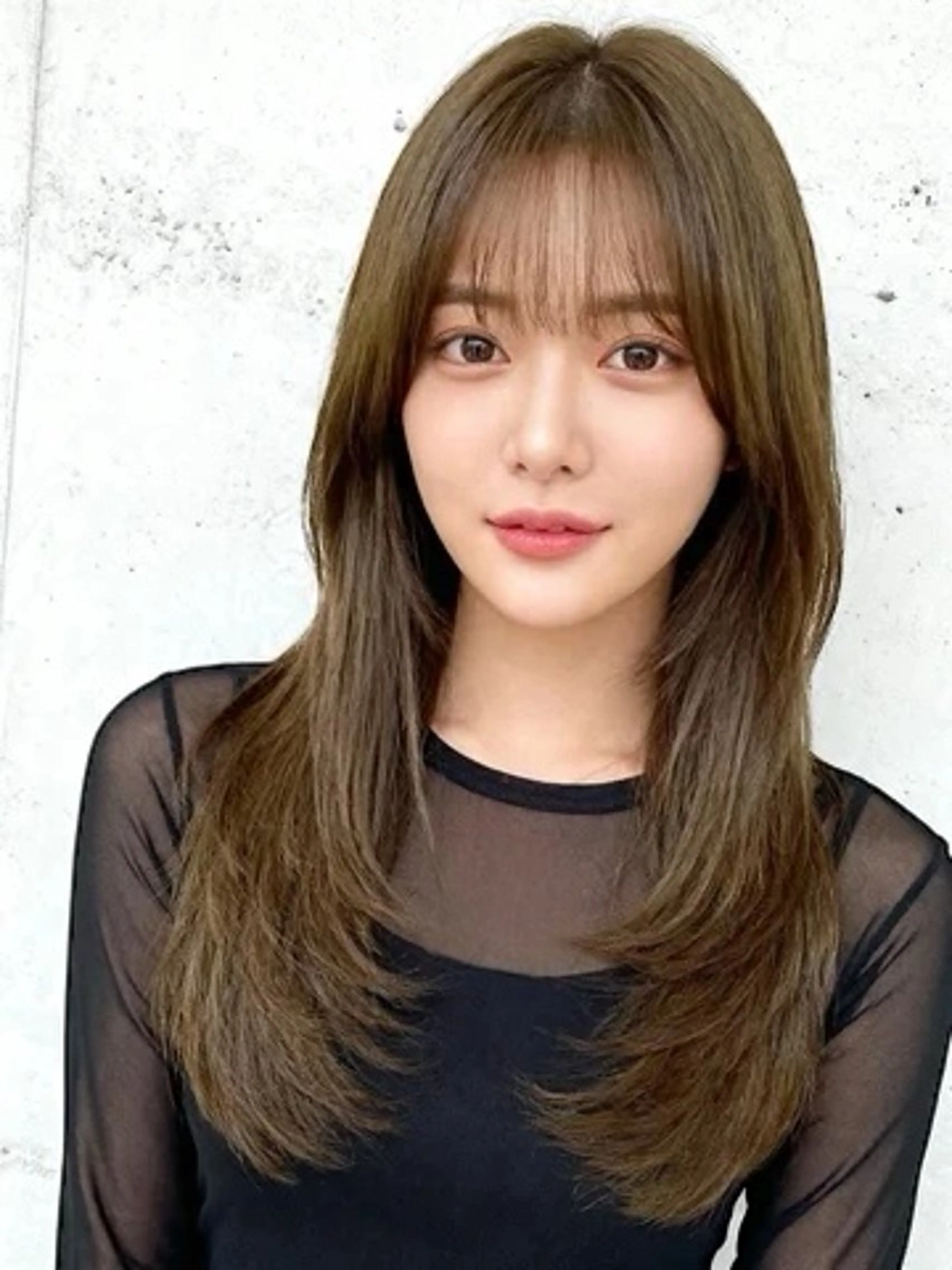 セミロング カラー アディクシーカラー 透明感カラー くびれヘア 顔まわりレイヤー 韓国風ヘア カット ヘアカラー トリートメント 韓国レイヤーカット 🫧大阪梅田レイヤーのヘアスタイル