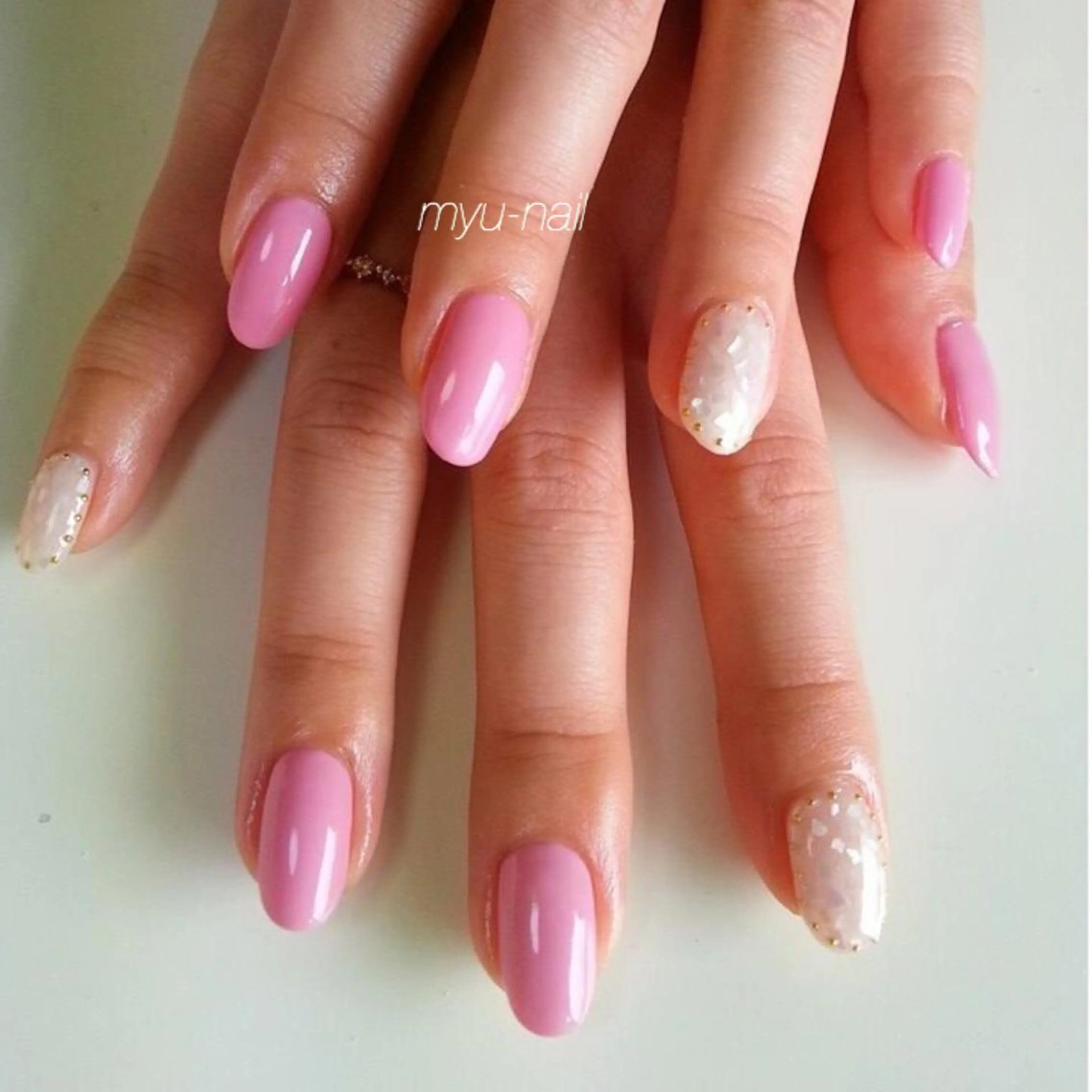 ネイル ジェルネイル ピンク シンプルネイル ホワイト ホームサロン myu-nailのネイルデザイン