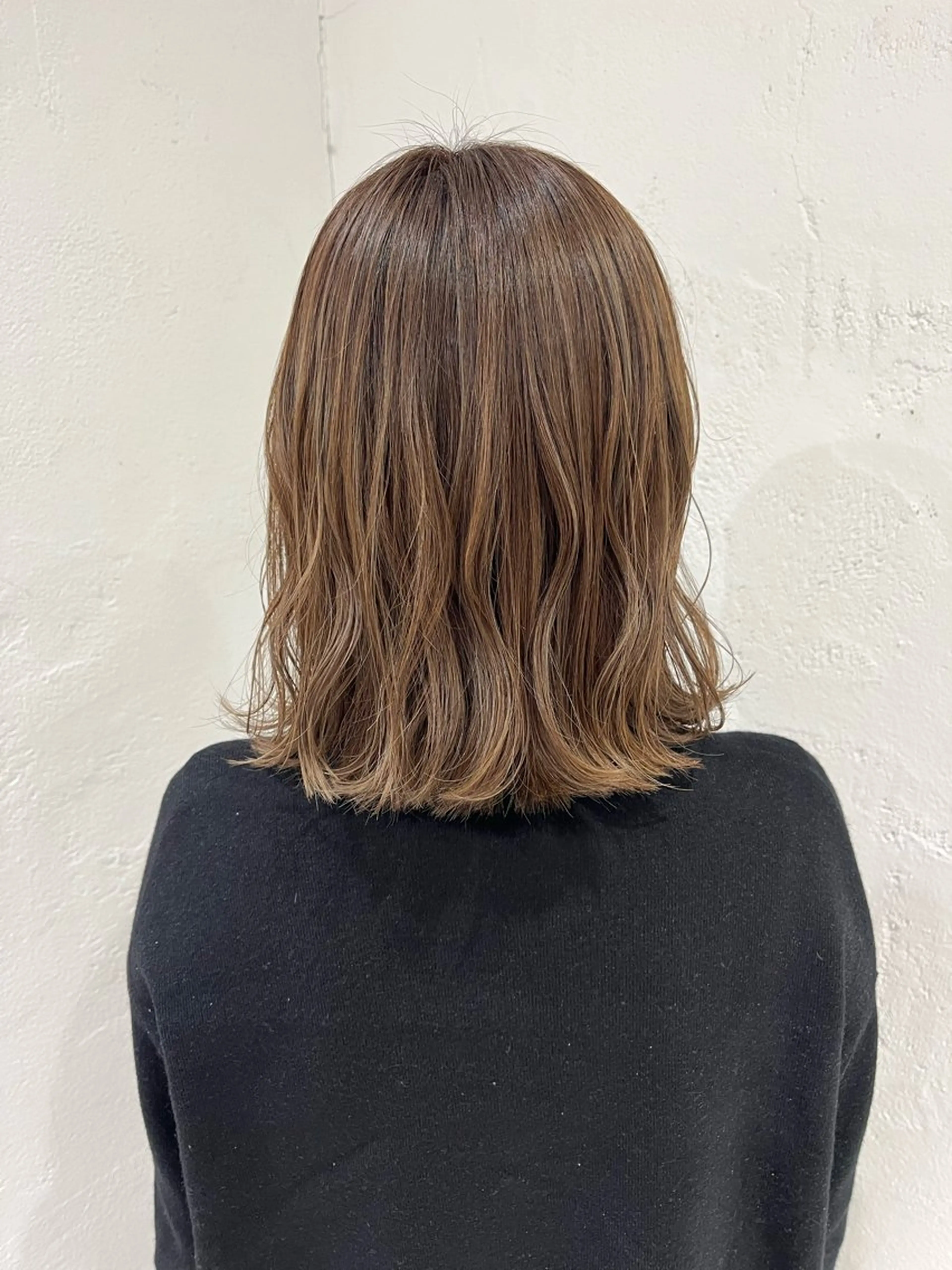 ミディアム カラー ブリーチ グレージュ ハイライトカラー ハイライト カット ヘアカラー 透明感カラー/ 髪質改善/レイヤーのヘアスタイル