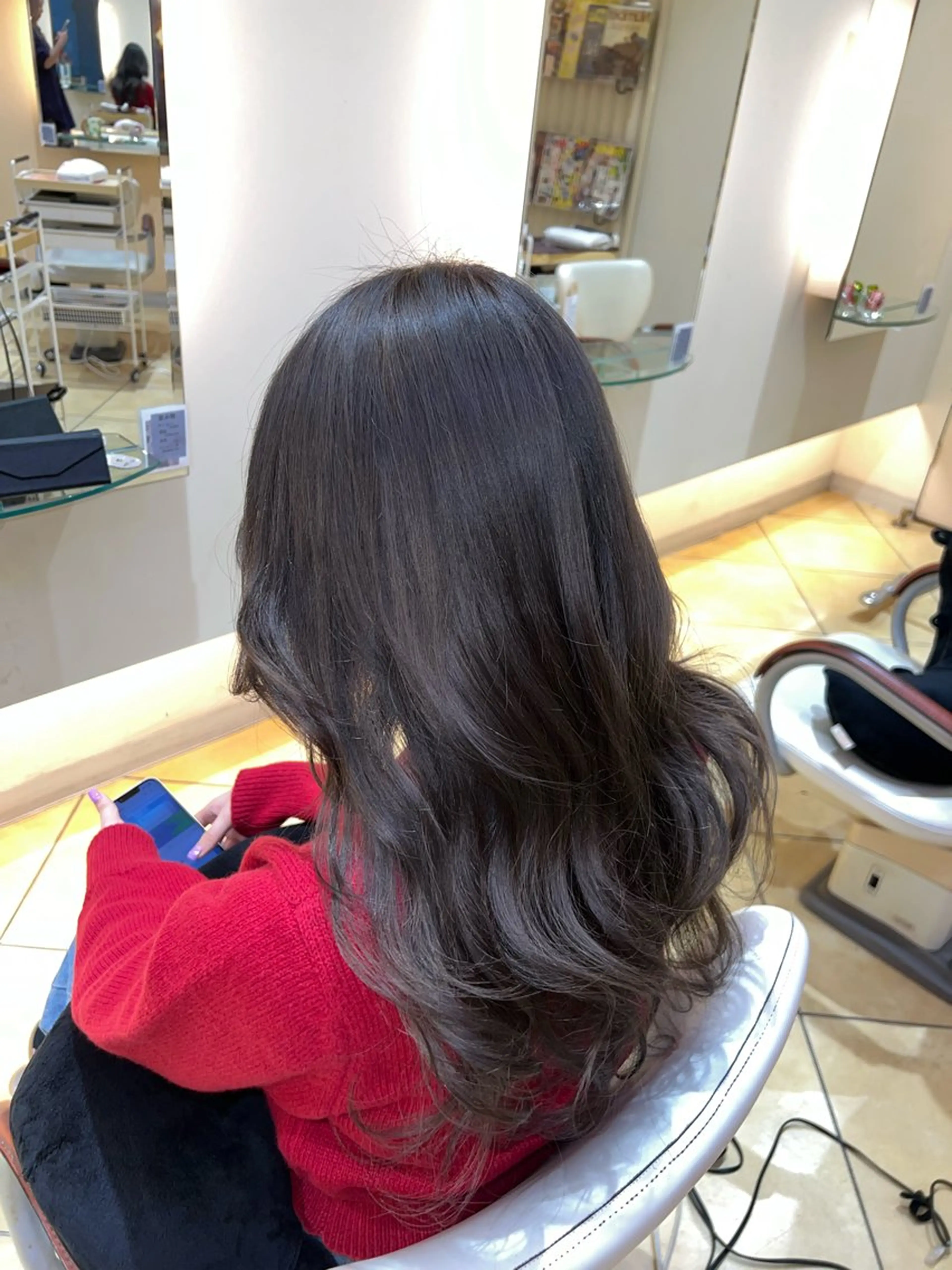 ロング カラー ブリーチ 透明感カラー グレージュ 最高の髪質改善🩵 艶カラー 惠美のヘアスタイル