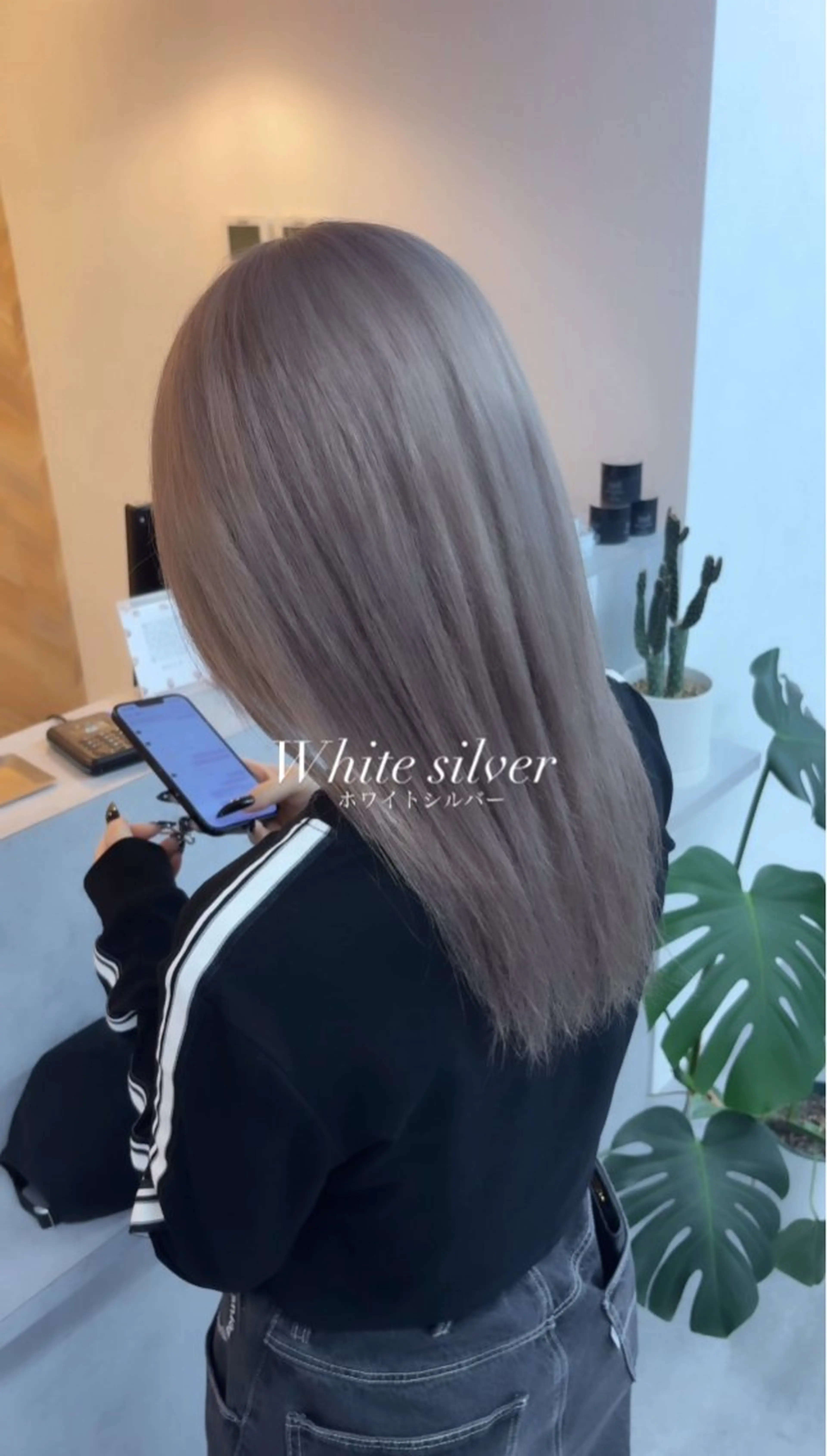 ミディアム カラー シルバー ホワイトシルバー TORA【Li's /東大阪布施美容室】のヘアスタイル