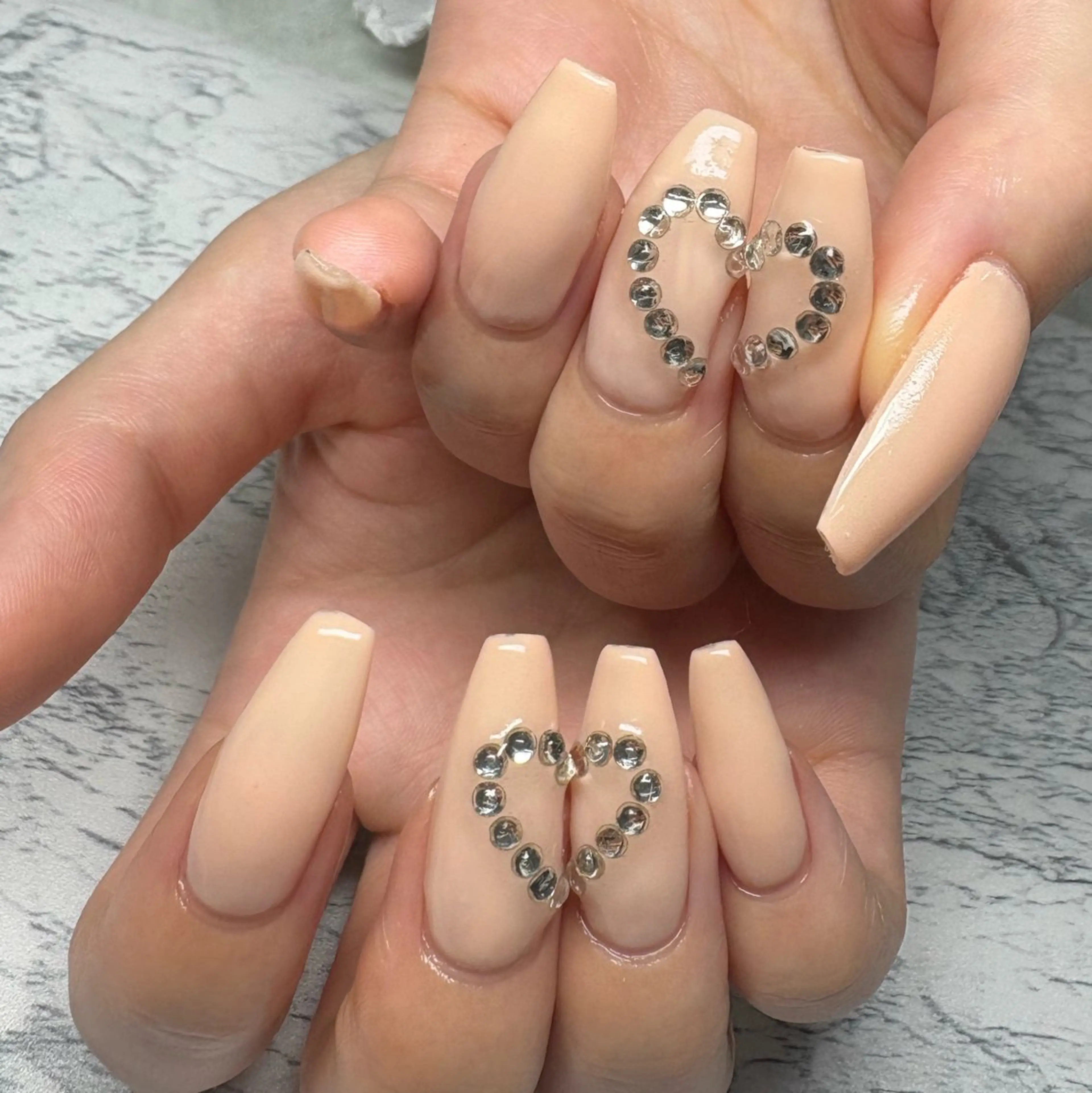 ネイル 長さ出し ストーンネイル ハンドネイル LOUISE. ／ネイルのネイルデザイン