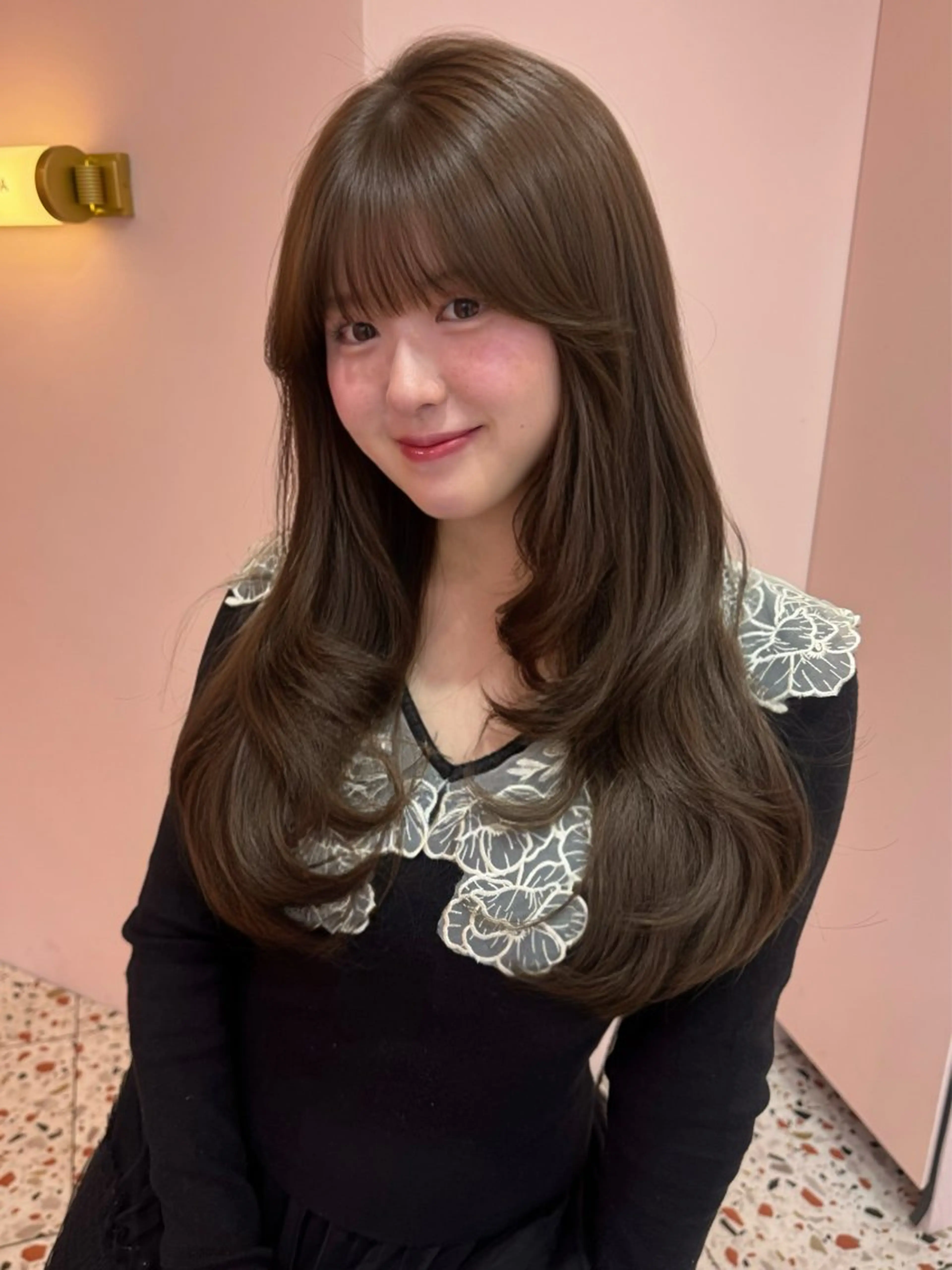 ロング くびれヘア ハッシュカット レイヤーカット 小顔カット カット ヘアカラー トリートメント 顔周り/透明感カラー REINA𓍯のヘアスタイル