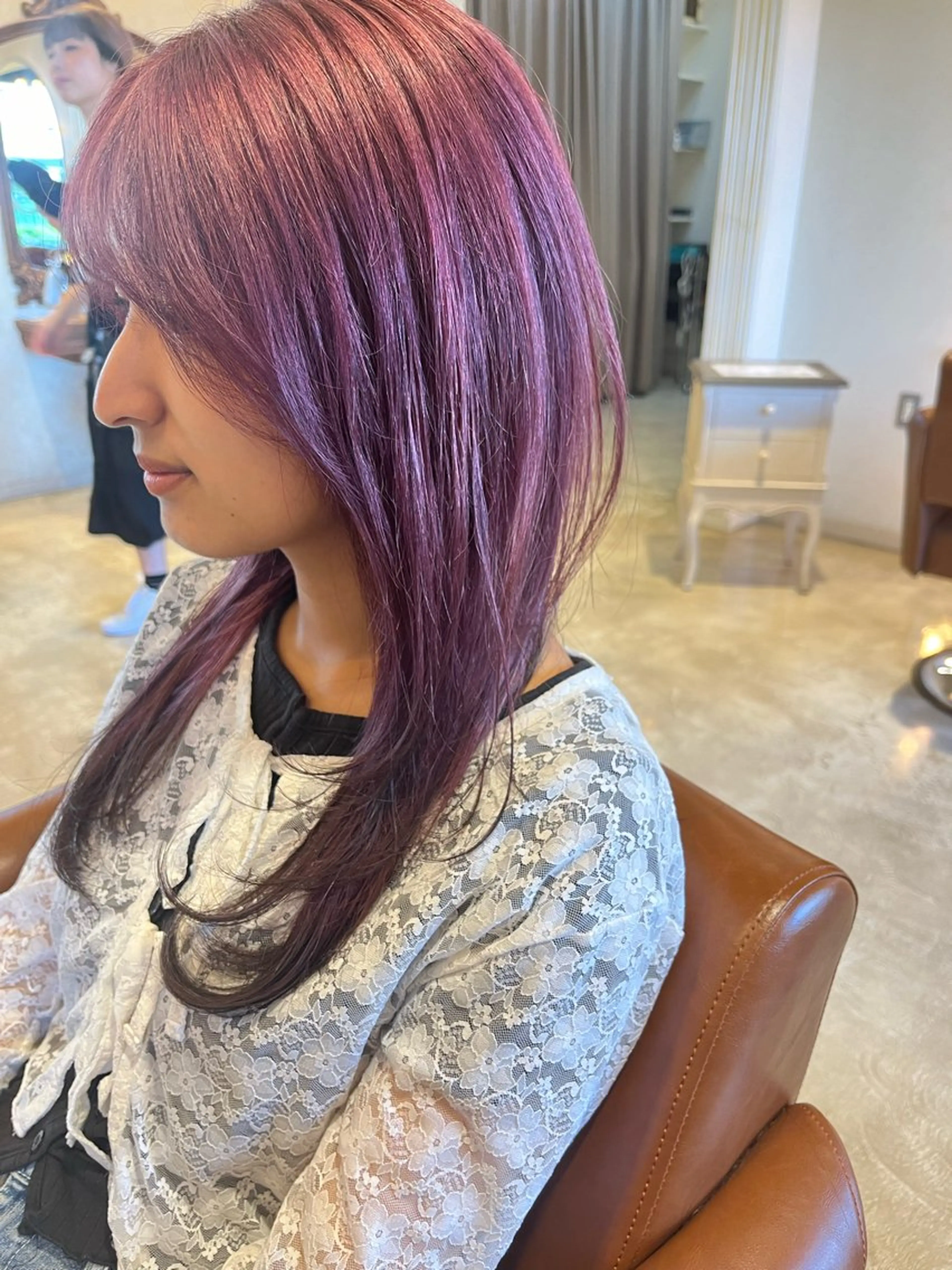 ロング ヘアカラー トリートメント 伊津 綾理彩のヘアスタイル