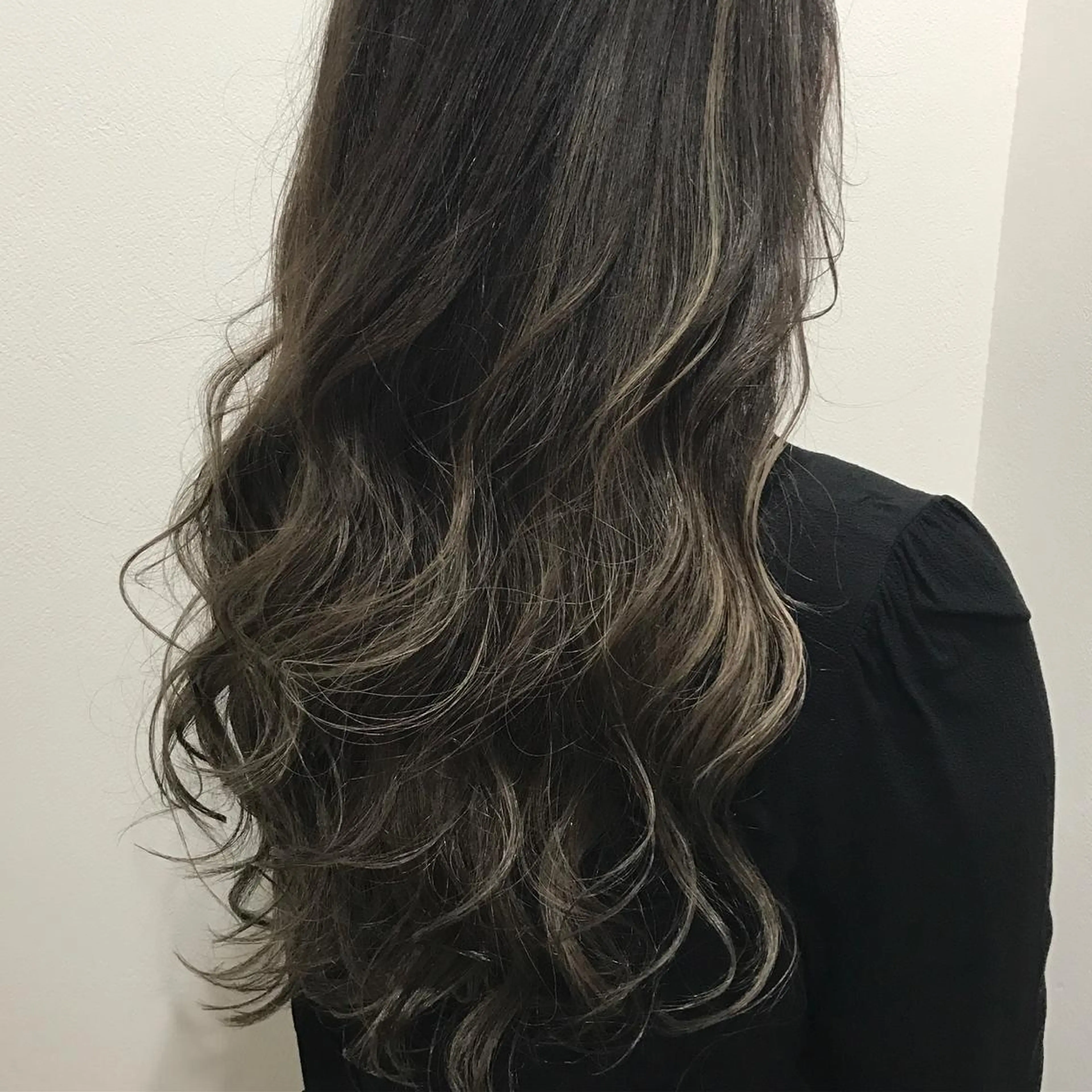 カラー アッシュ ベージュカラー ハイライトカラー Heart's所属・若杉 諒のヘアスタイル