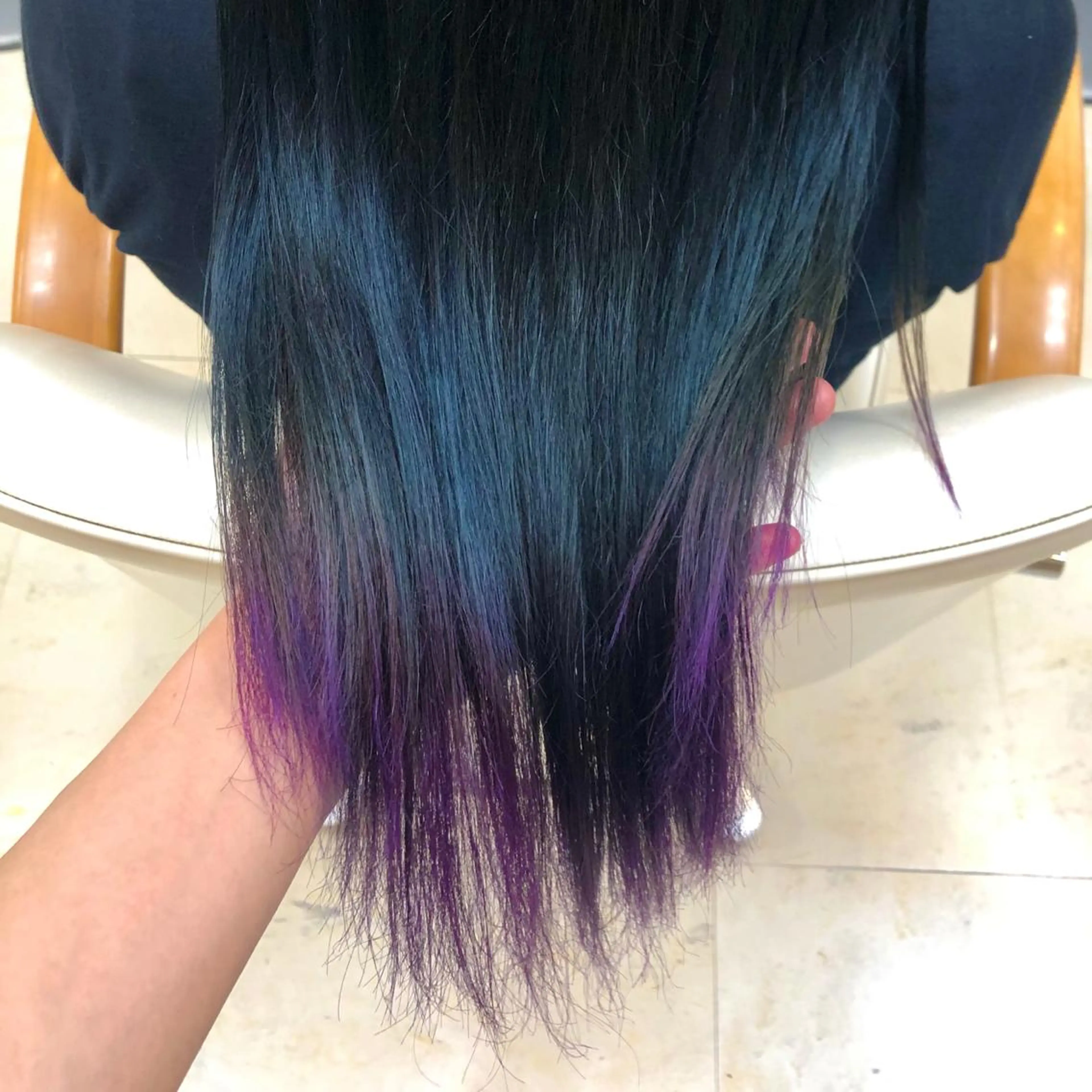 カラー white.梅田 デザインカラー🦄のヘアスタイル