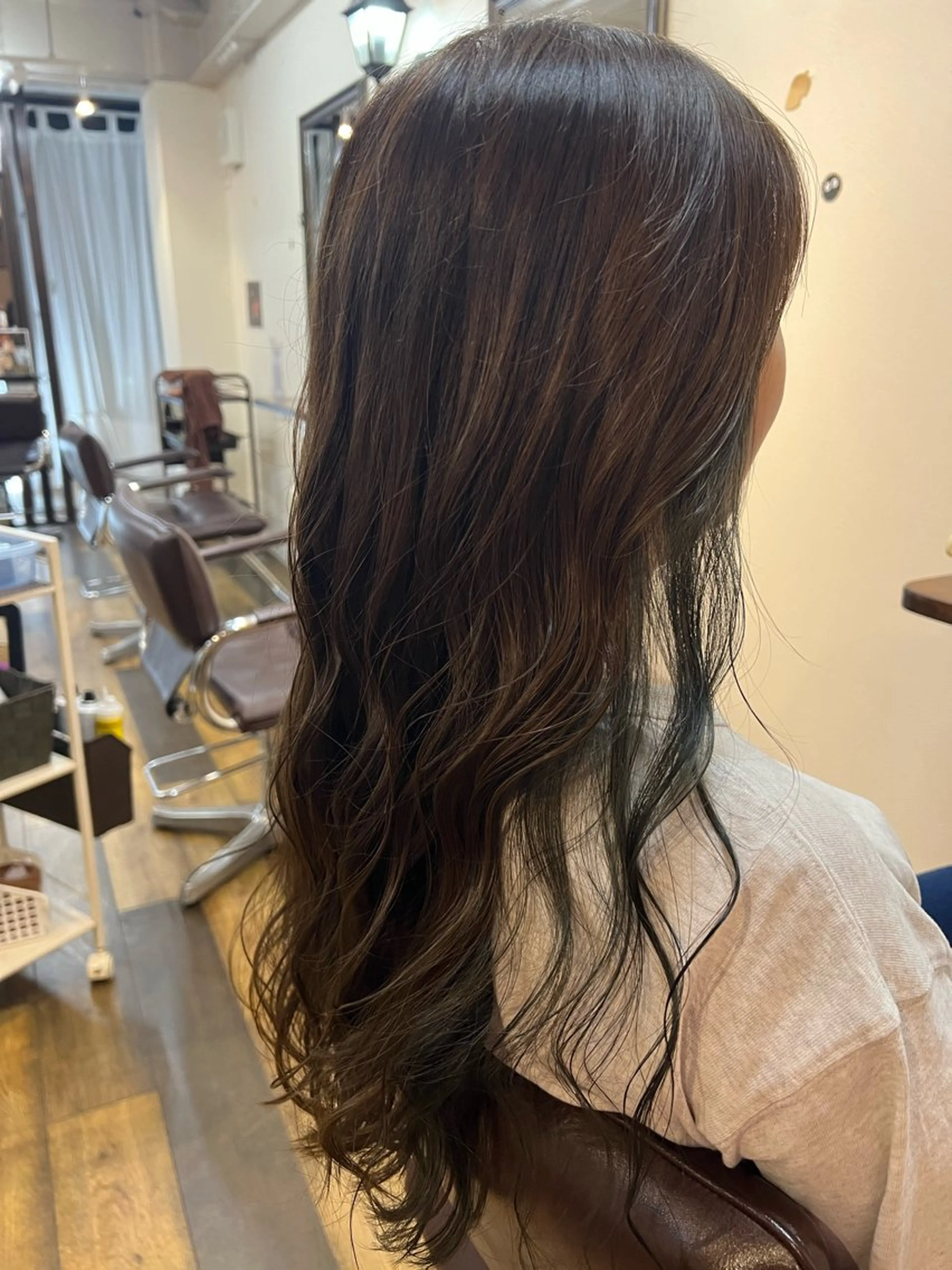 ロング カラー ベージュカラー オリーブベージュ 大西 碧海のヘアスタイル