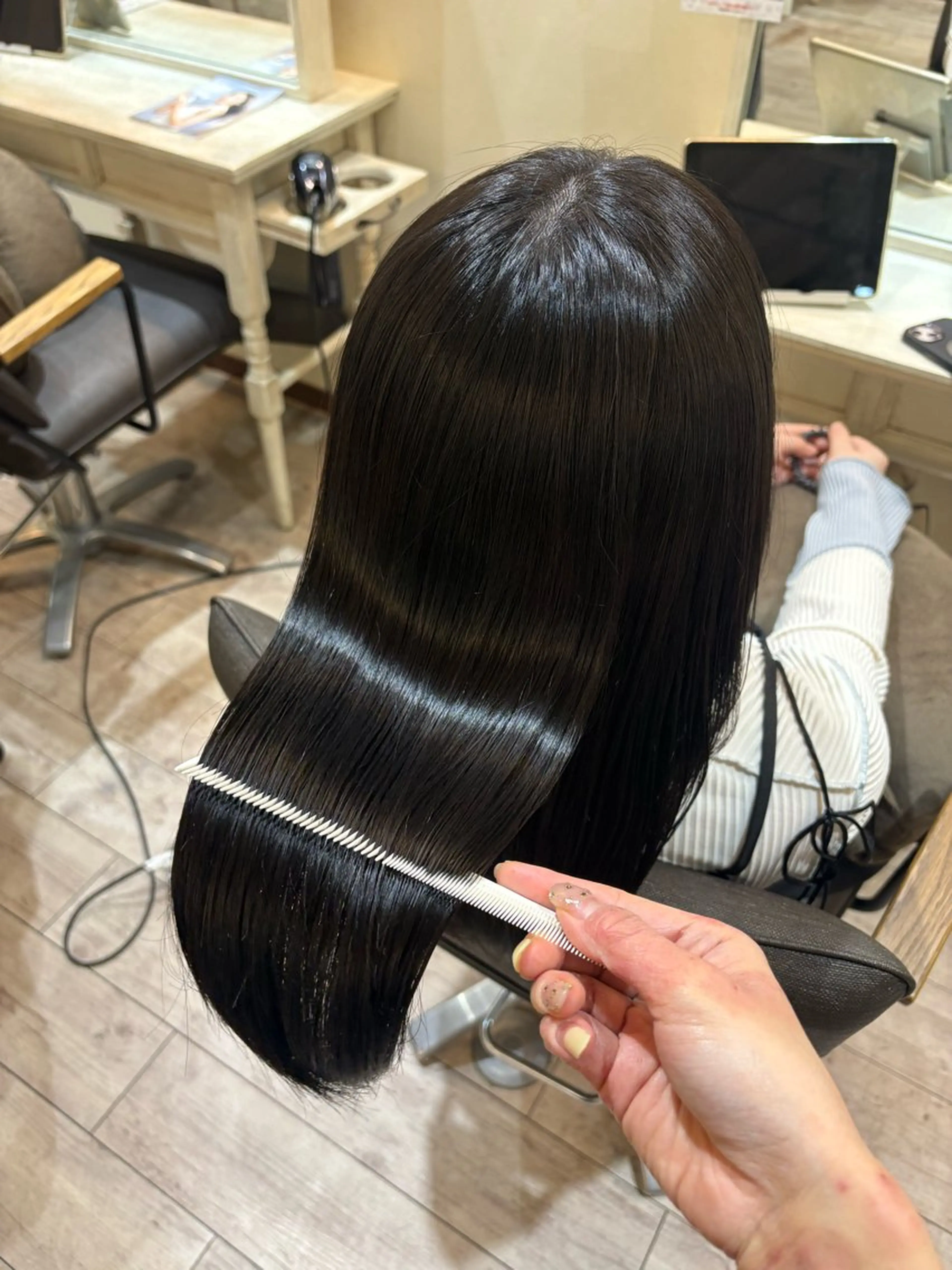 セミロング カラー 透明感カラー ダークグレー イルミナカラー カット ヘアカラー 艶髪/縮毛矯正/ レイヤー/栄/あやかのヘアスタイル