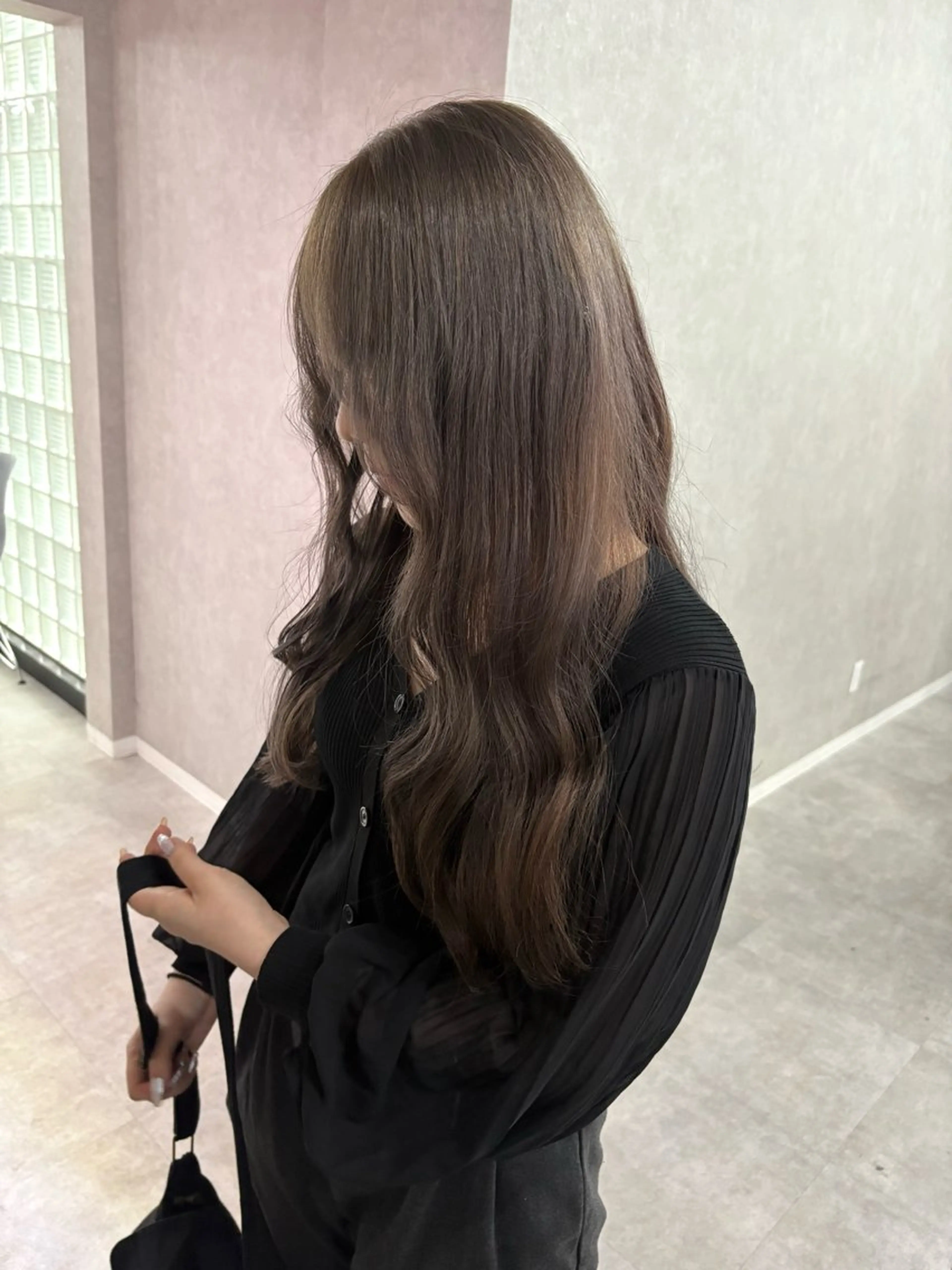 ロング カラー ブリーチ グレージュ カット ヘアカラー 盛れる顔まわり✨🎀 レイヤー別所好葉のヘアスタイル