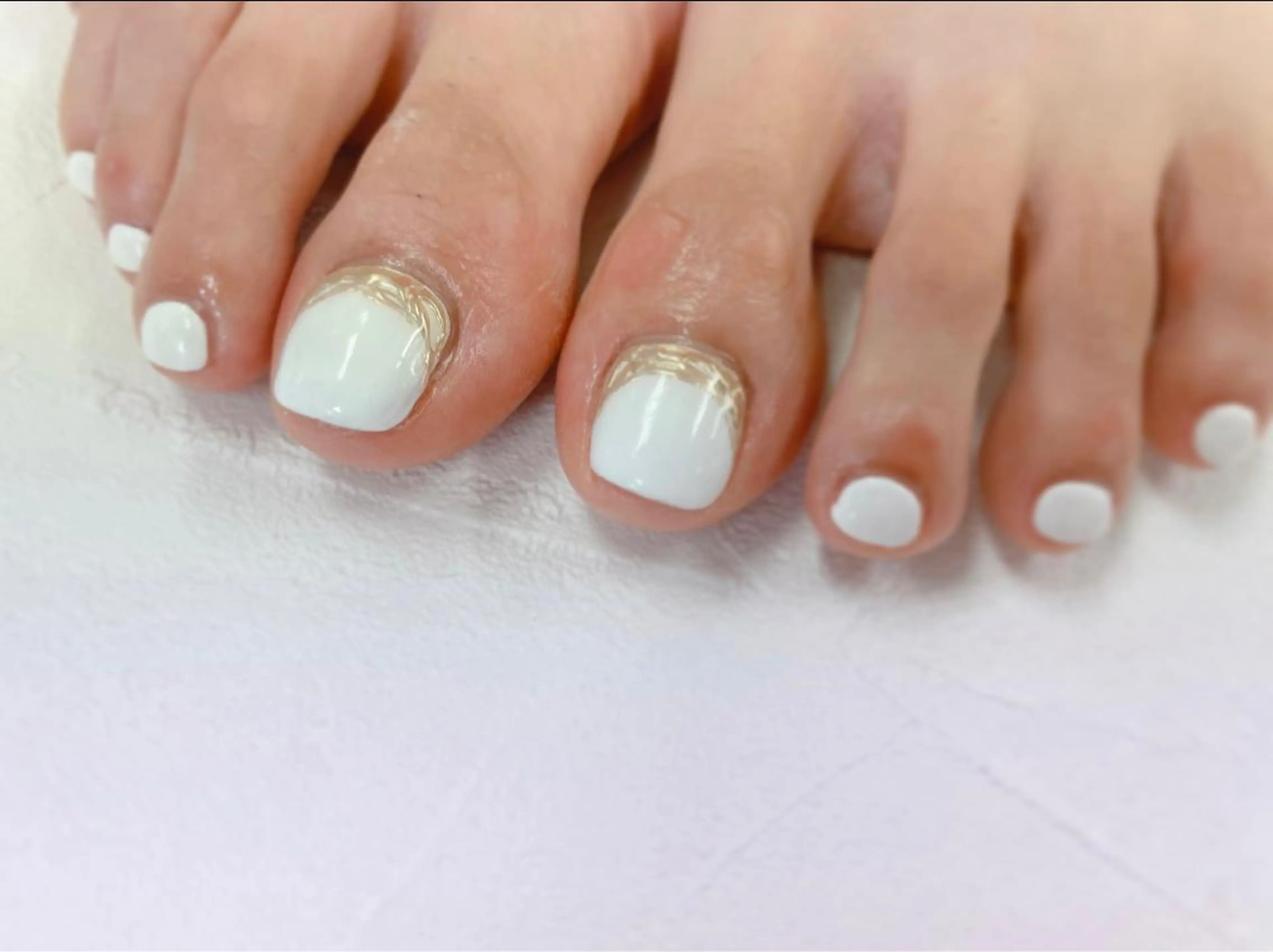 ネイル フットネイル ミラーネイル ニュアンスネイル ワンカラーネイル foglia❁﻿. ⌇﻿imamuraのネイルデザイン