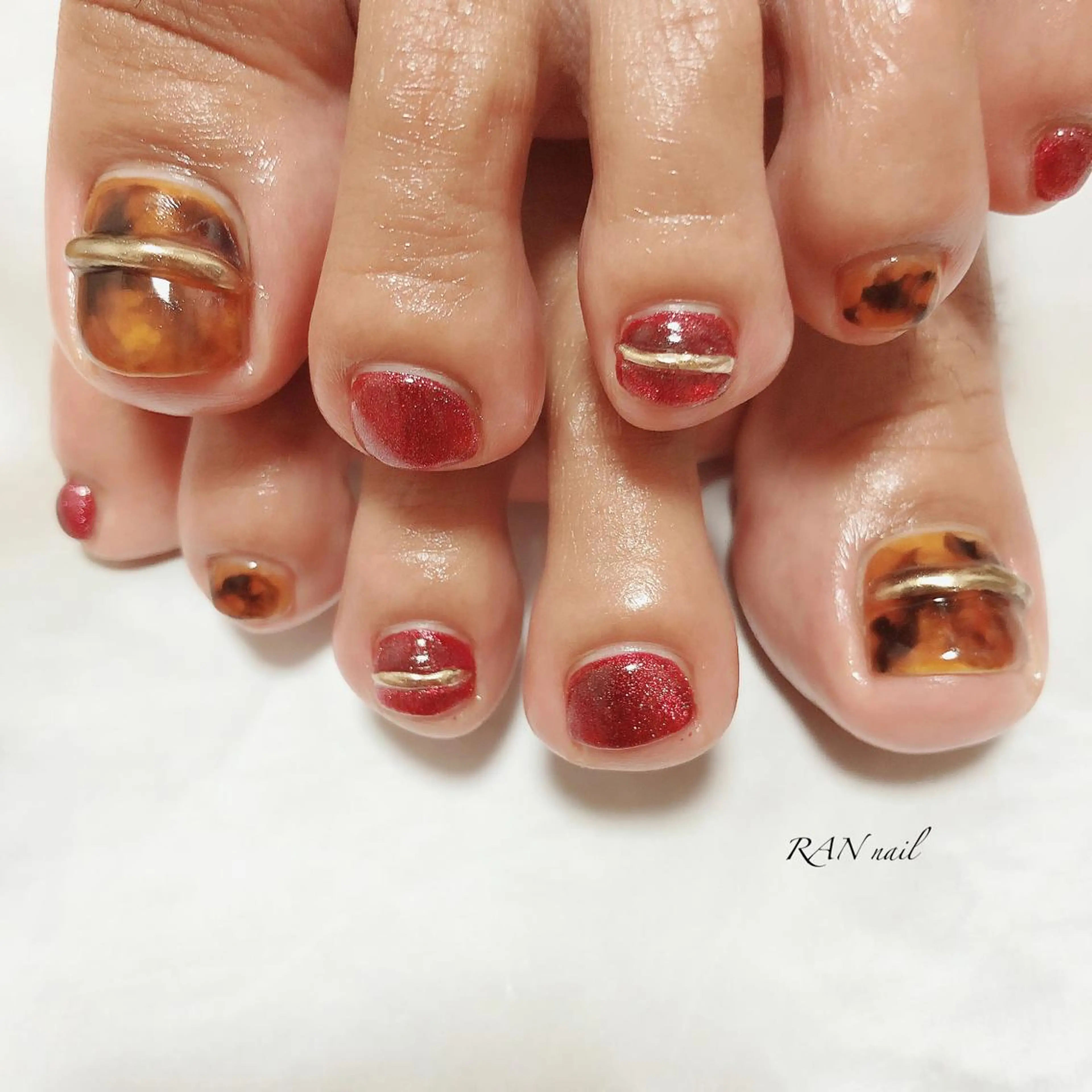 ネイル アニマル柄 ブルー フットネイル ジェルネイル ゴールド RAN nailのネイルデザイン