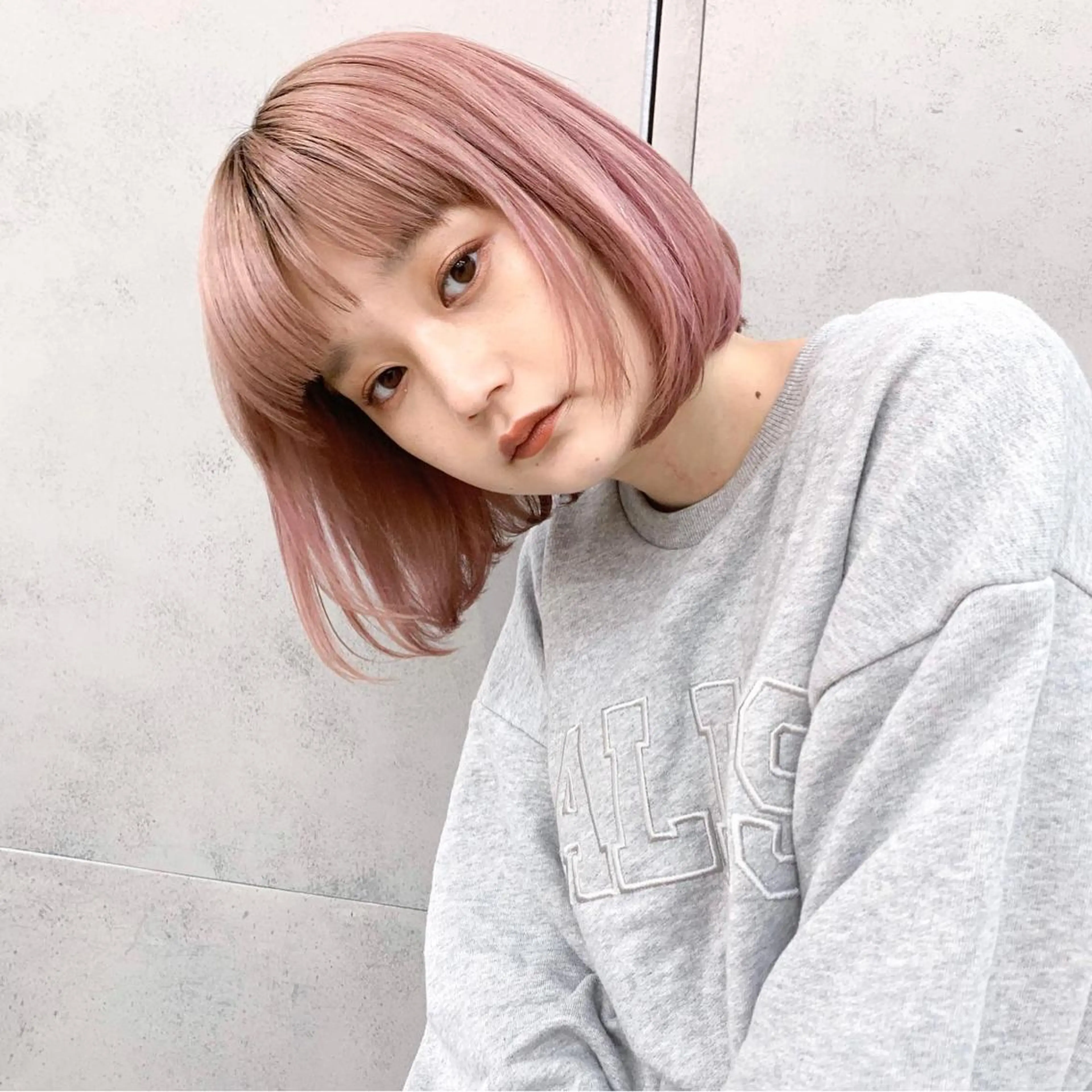 ショート カラー raika .のヘアスタイル