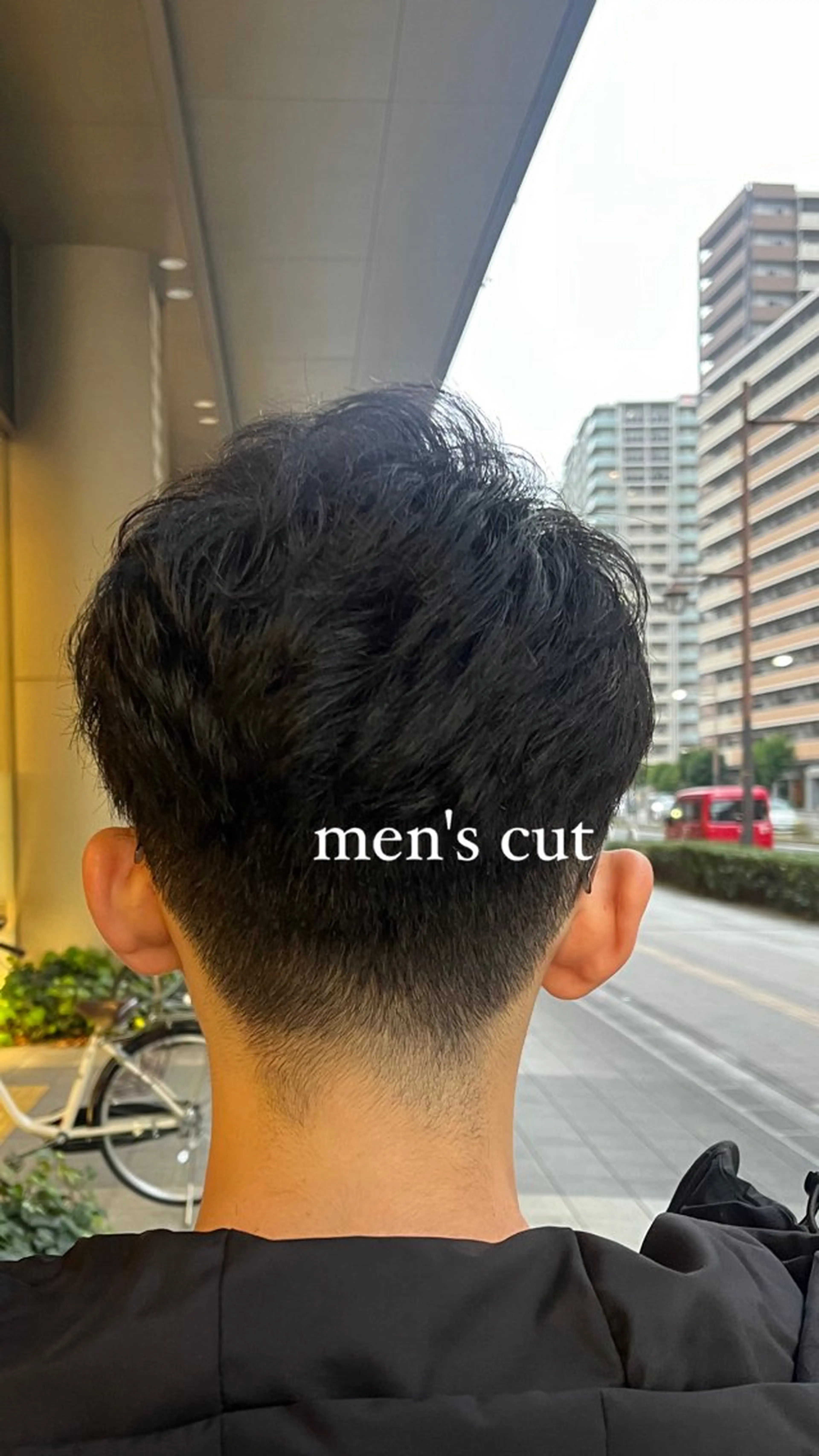 ショート メンズ 刈り上げ ルナ｜縮毛矯正 ×デザインカラー🥝のヘアスタイル