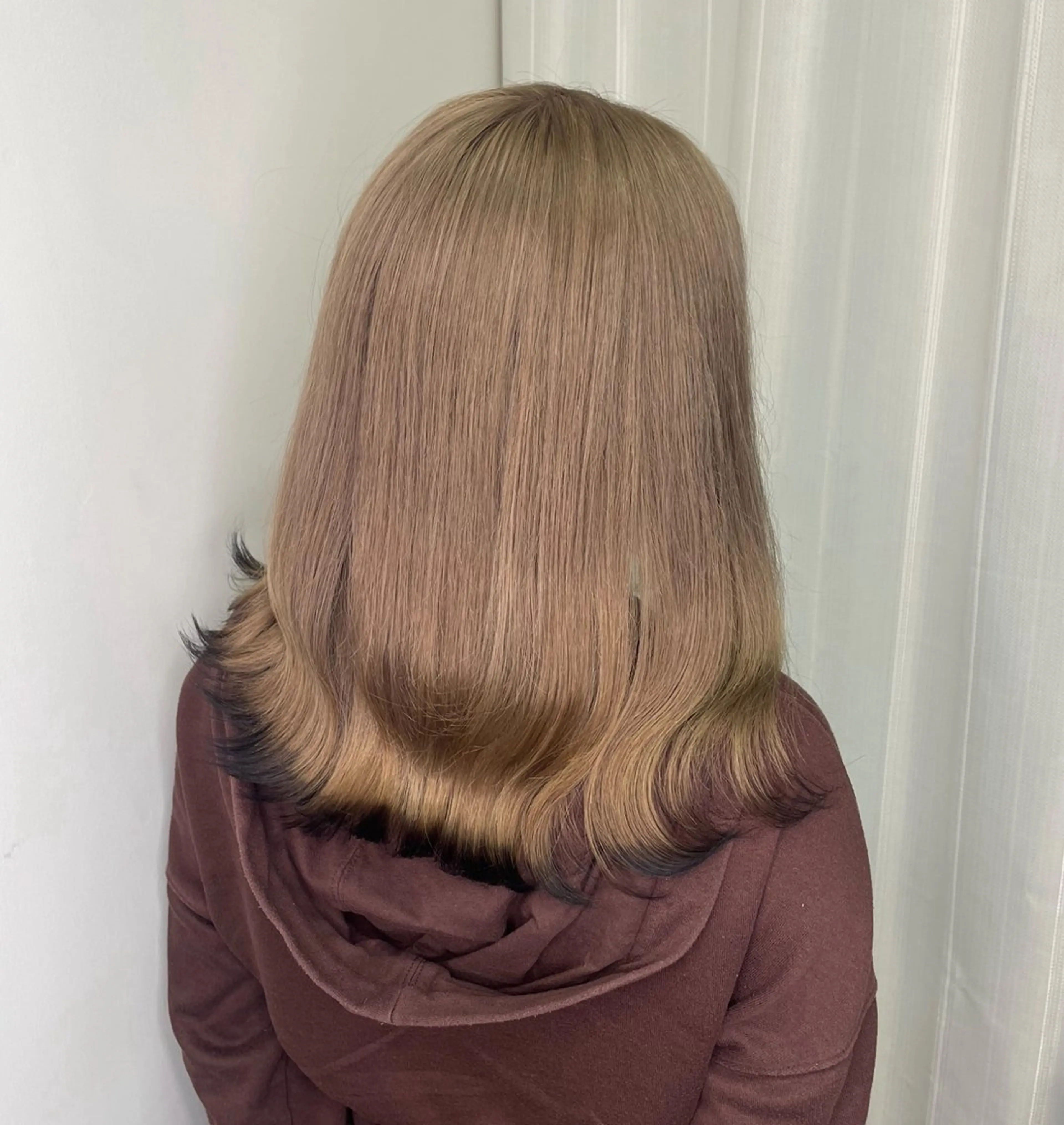 ミディアム カラー ベージュカラー ミルクティーベージュ ヘアカラー トリートメント Ayame / ハイトーンカラーのヘアスタイル