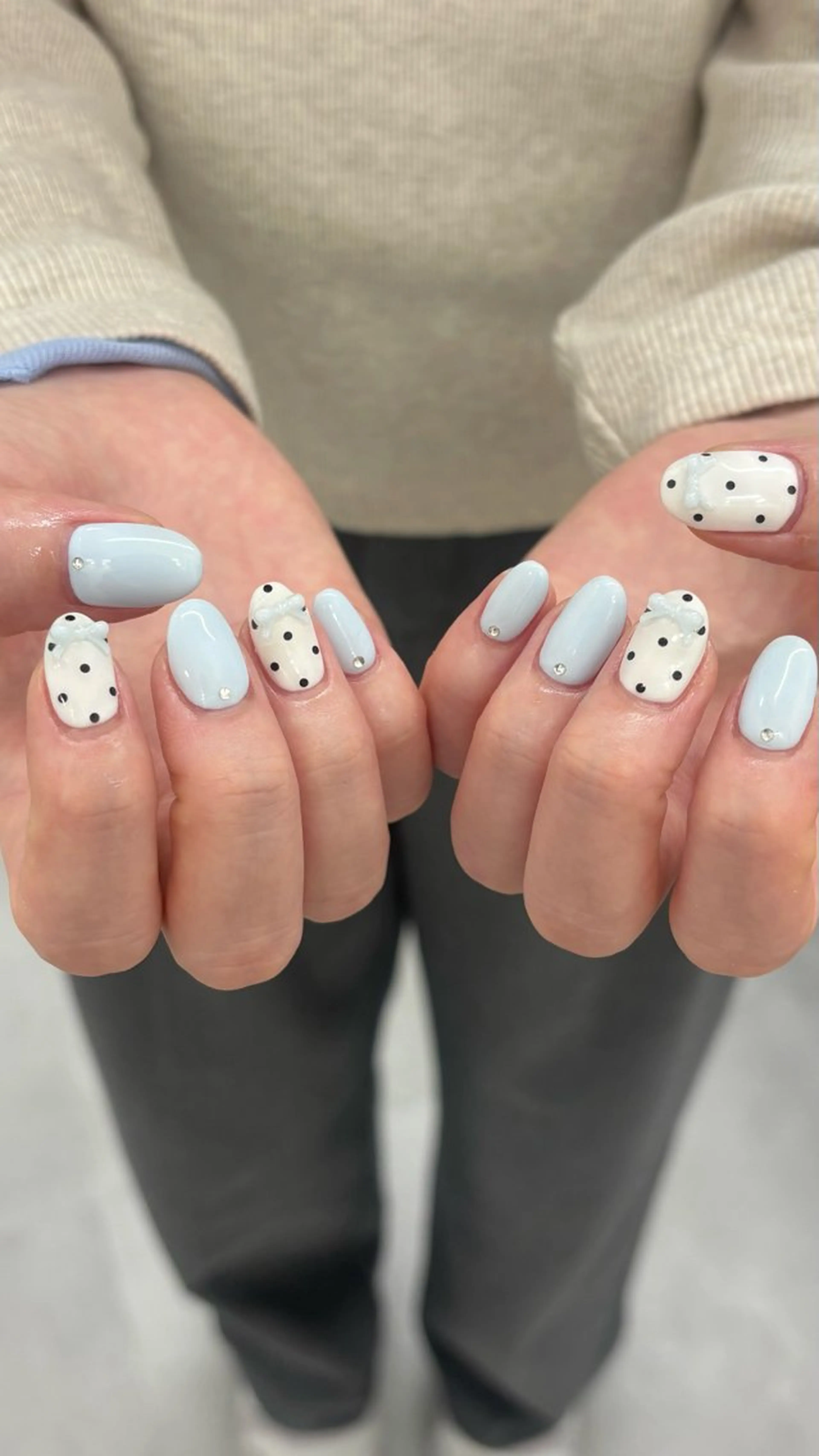 ネイル ドット フレンチネイル ガーリー ハンドネイル emmi nailのネイルデザイン