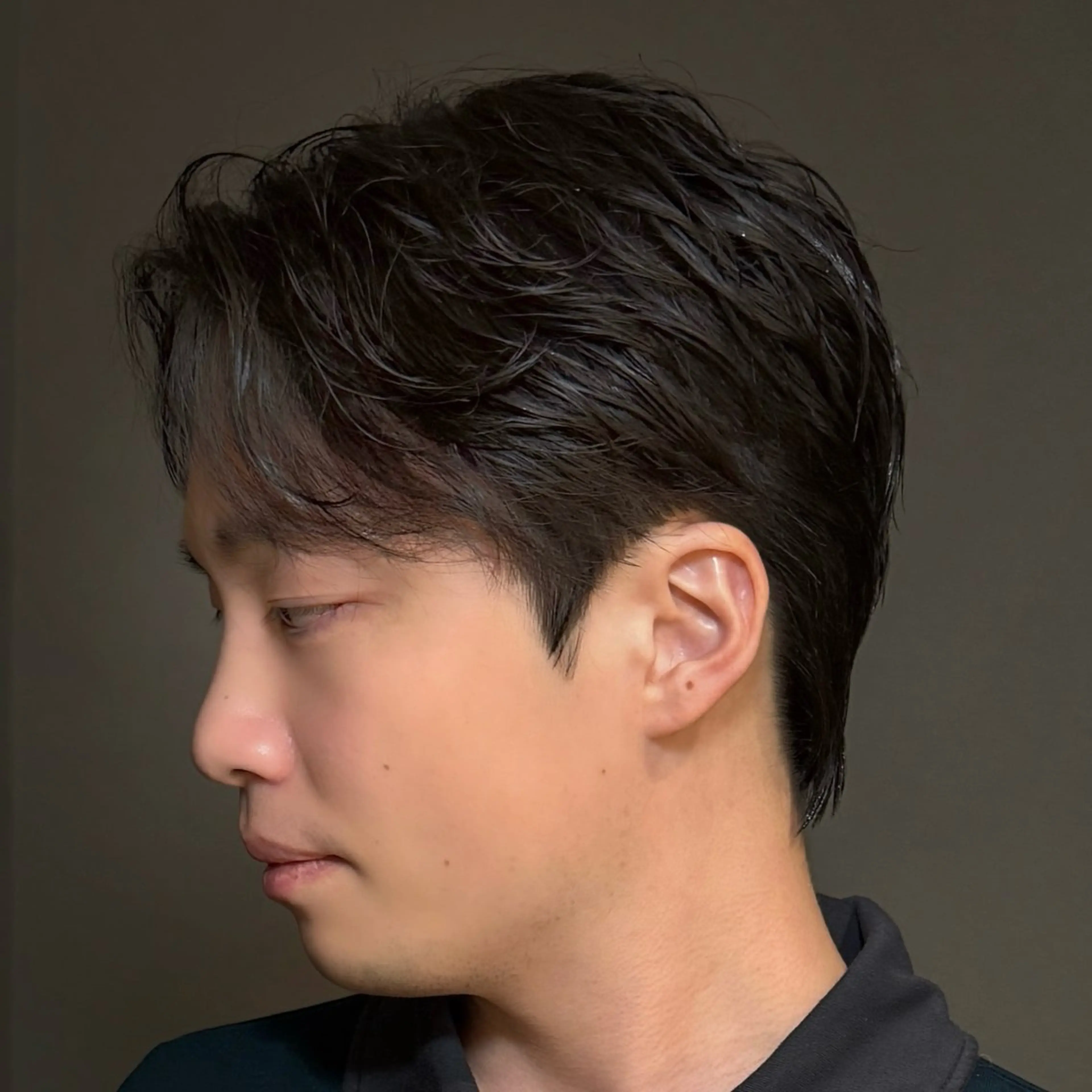 パーマ メンズ センターパート ダウンパーマ フェザーパーマ メンズ韓国風 マッシュ カット パーマ センターパート特化/ メンズカット/ヒロキのヘアスタイル