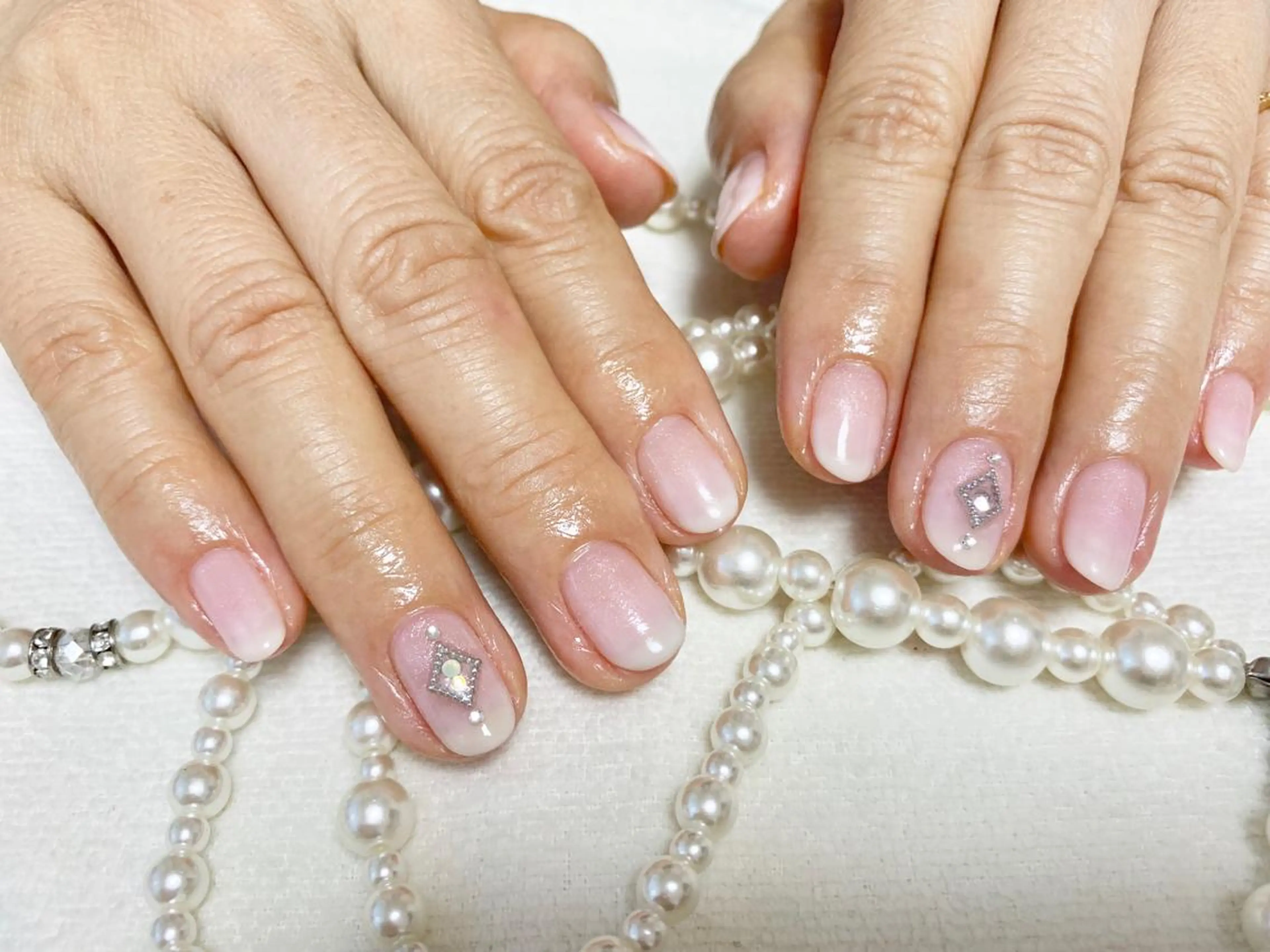 グラデーション、フレンチネイル(カラーベース)の写真