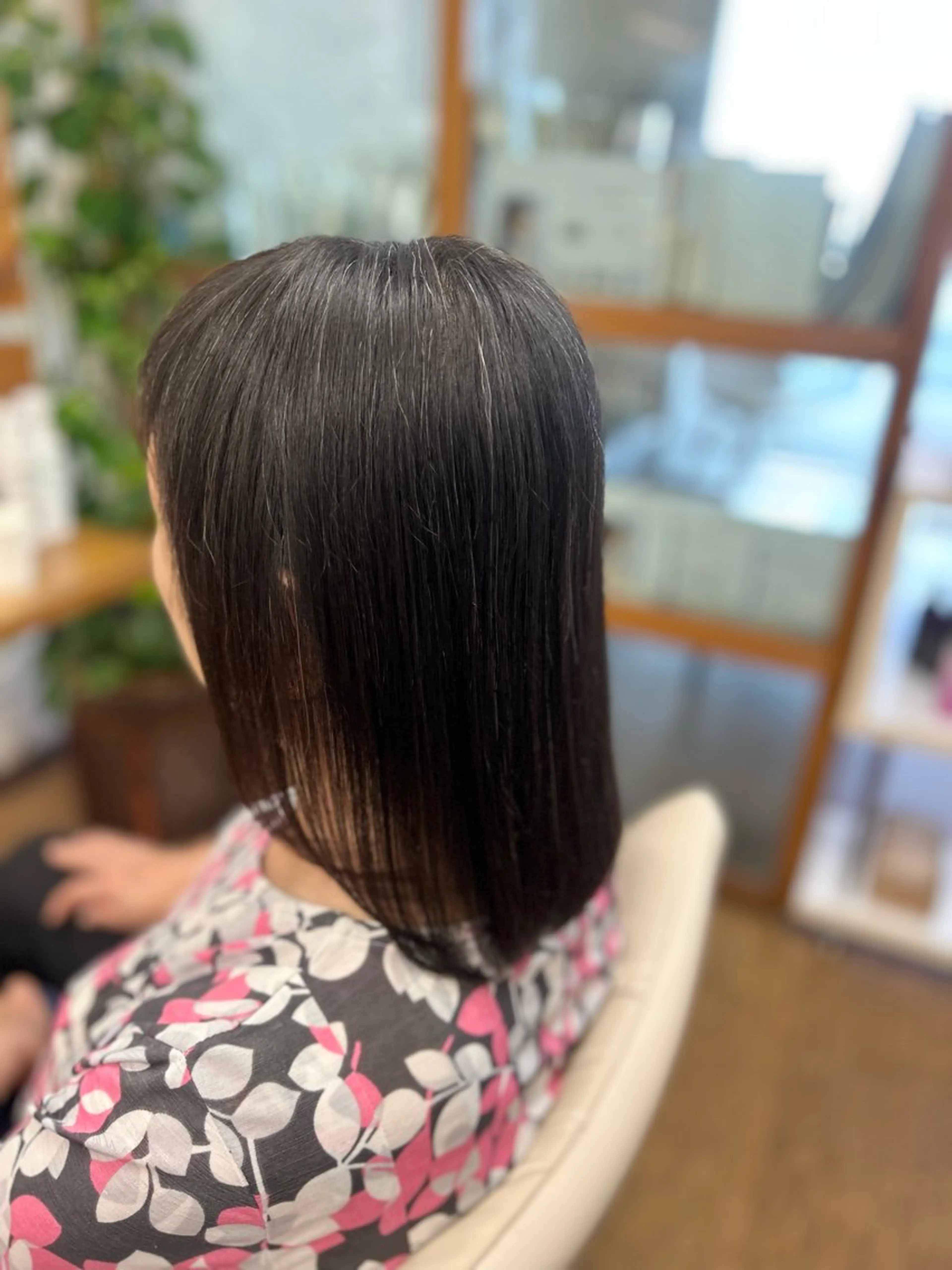 セミロング 神谷 千明のヘアスタイル