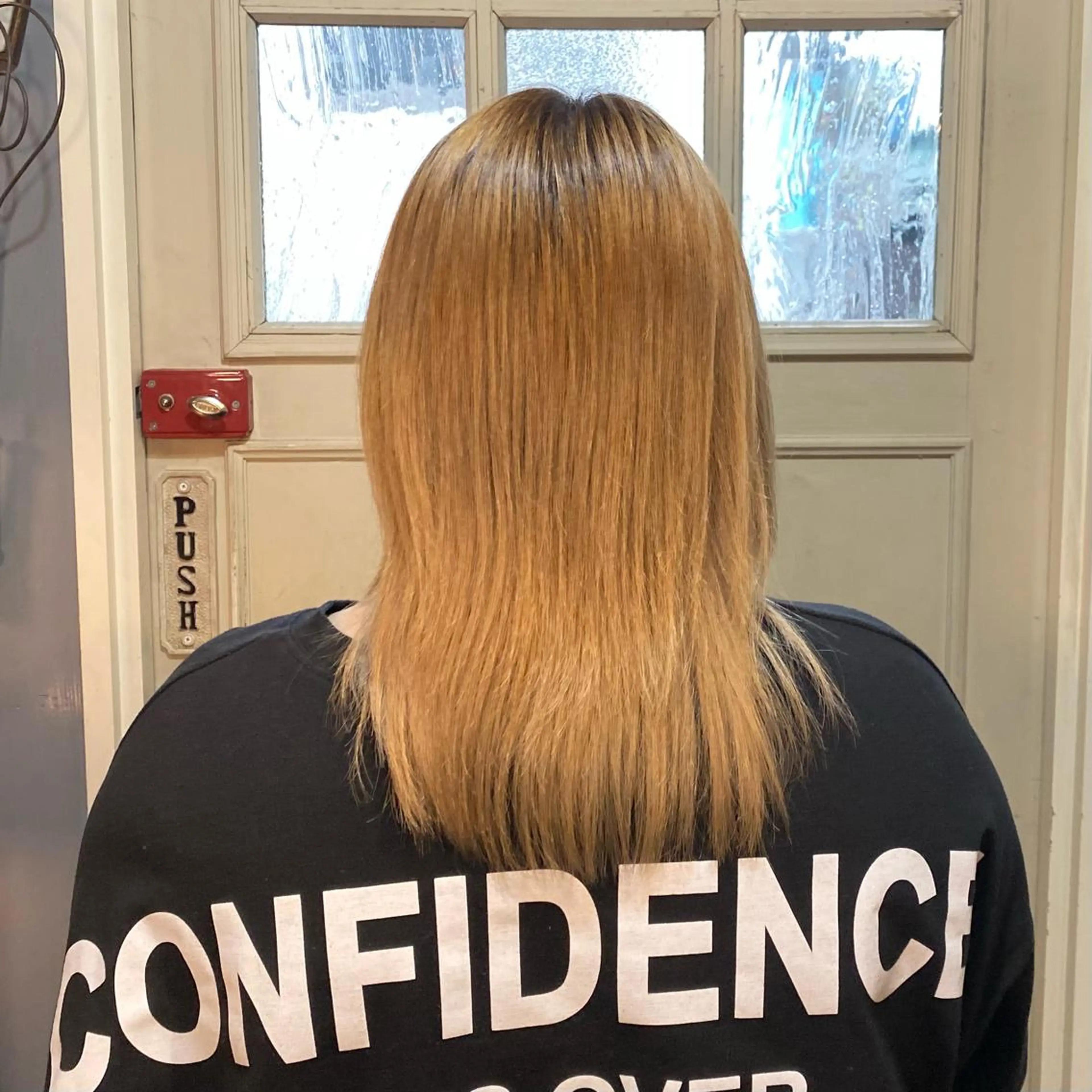 ミディアム シールエクステ エクステ ハイライト エクステ BRITS 渡辺 菜々子のヘアスタイル