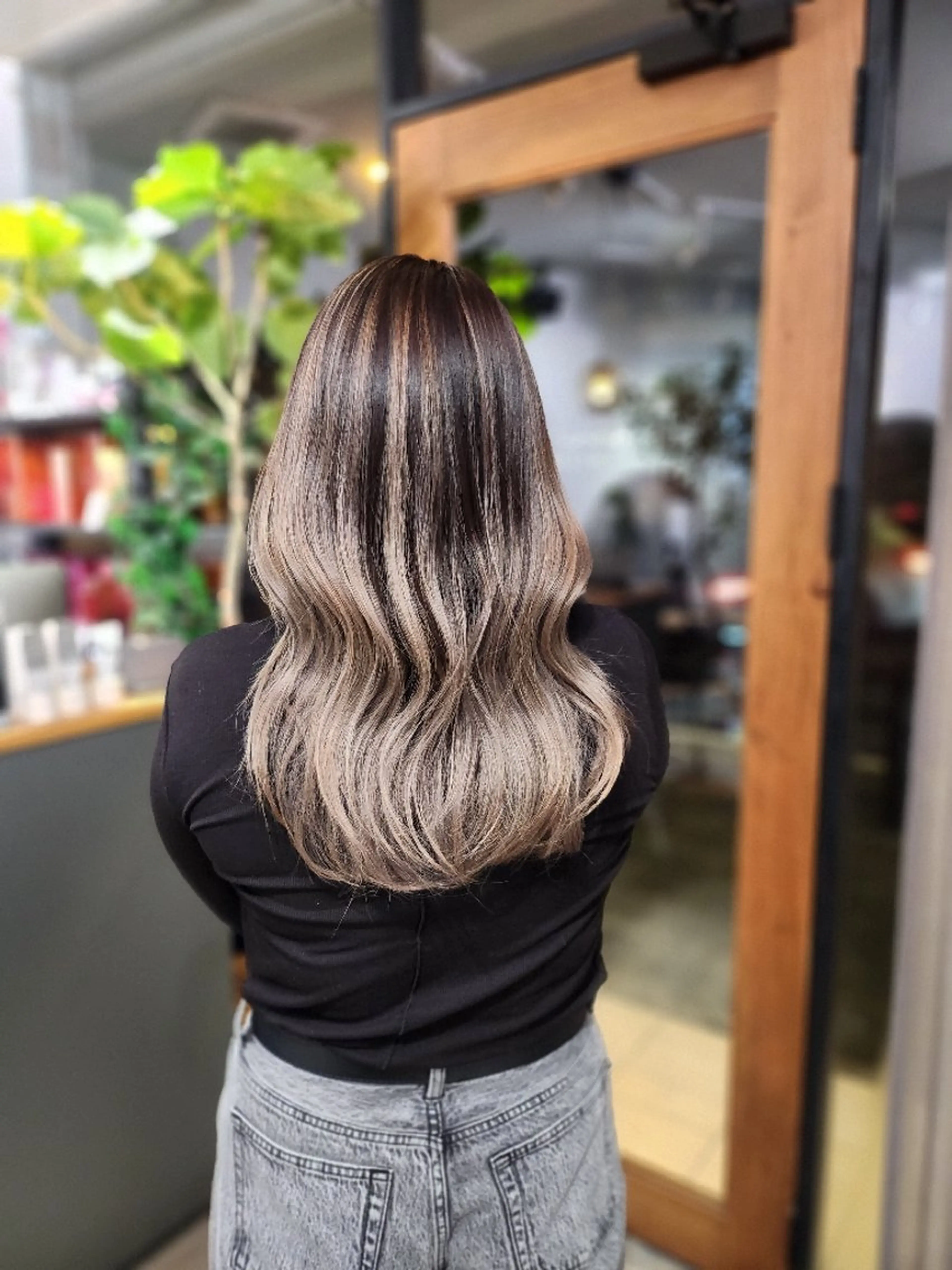 ロング カラー バレイヤージュ レイヤーカット 金田 拓也のヘアスタイル