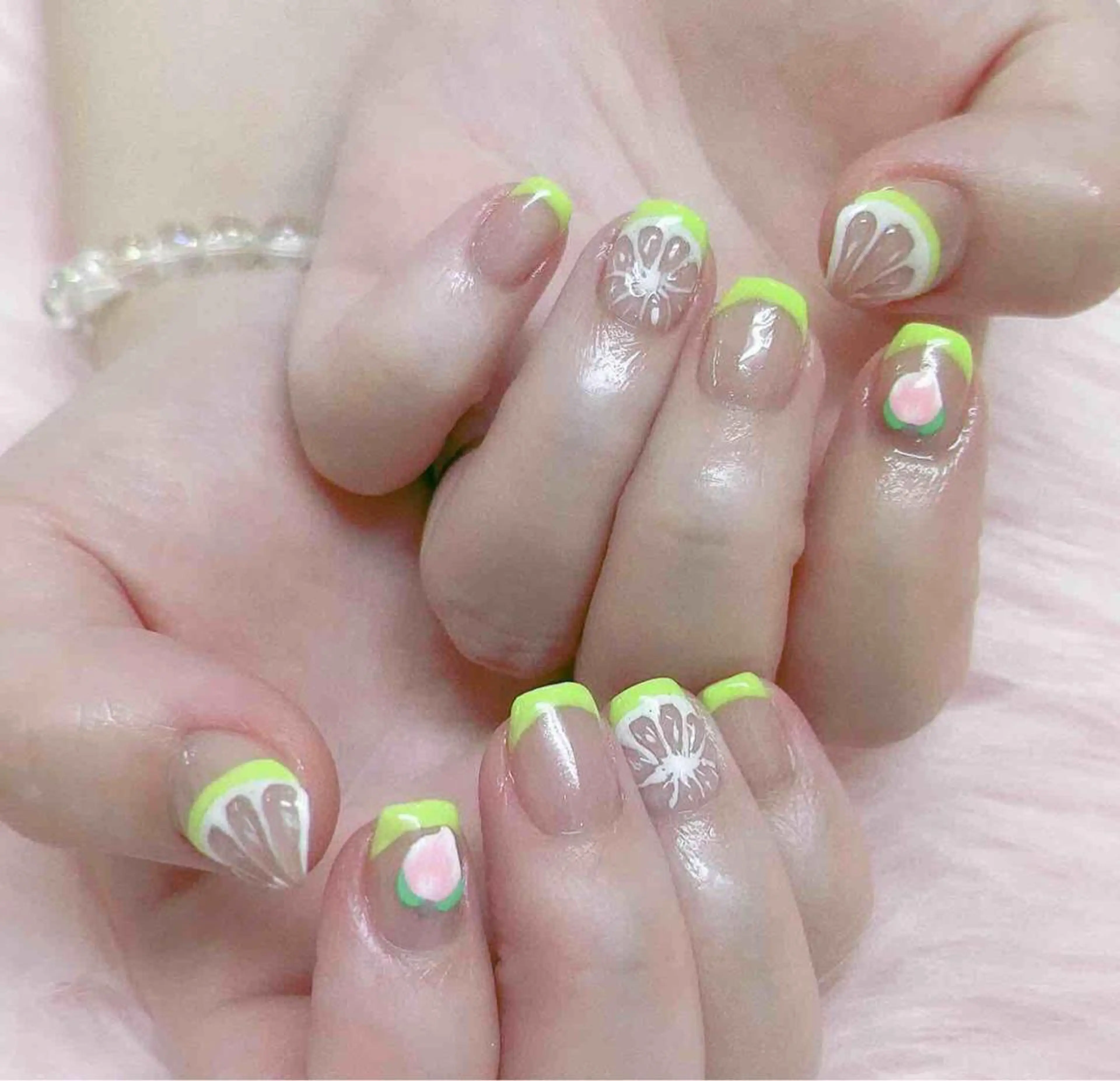 ネイル ハンドネイル MoonNail ユリ🌸のネイルデザイン