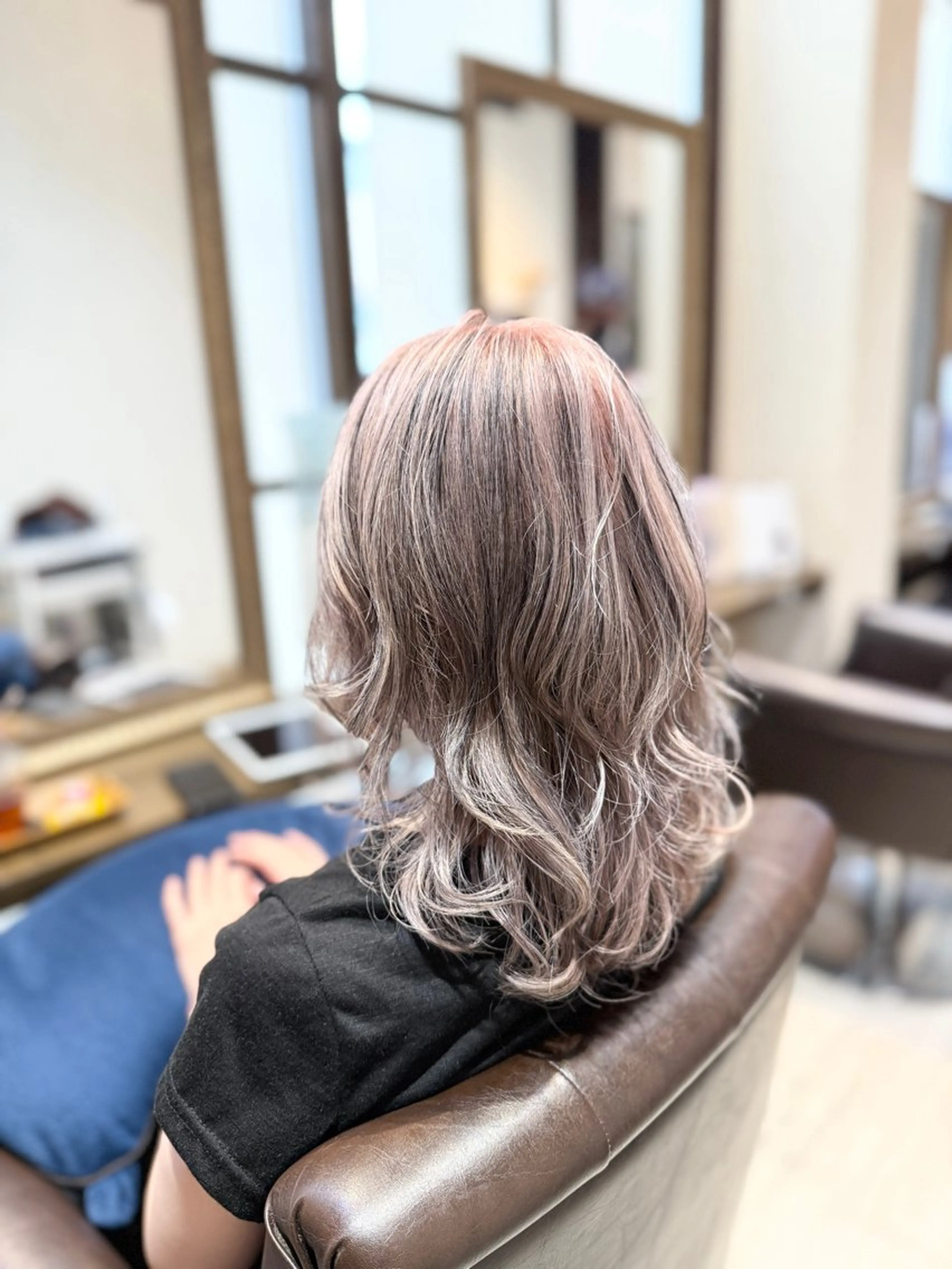 セミロング カラー 黒髪 ブリーチ 透明感カラー グレージュ シルバー ヘアカラー ハイトーン✨髪質改善 ✨スパ得意✨ミヤタのヘアスタイル