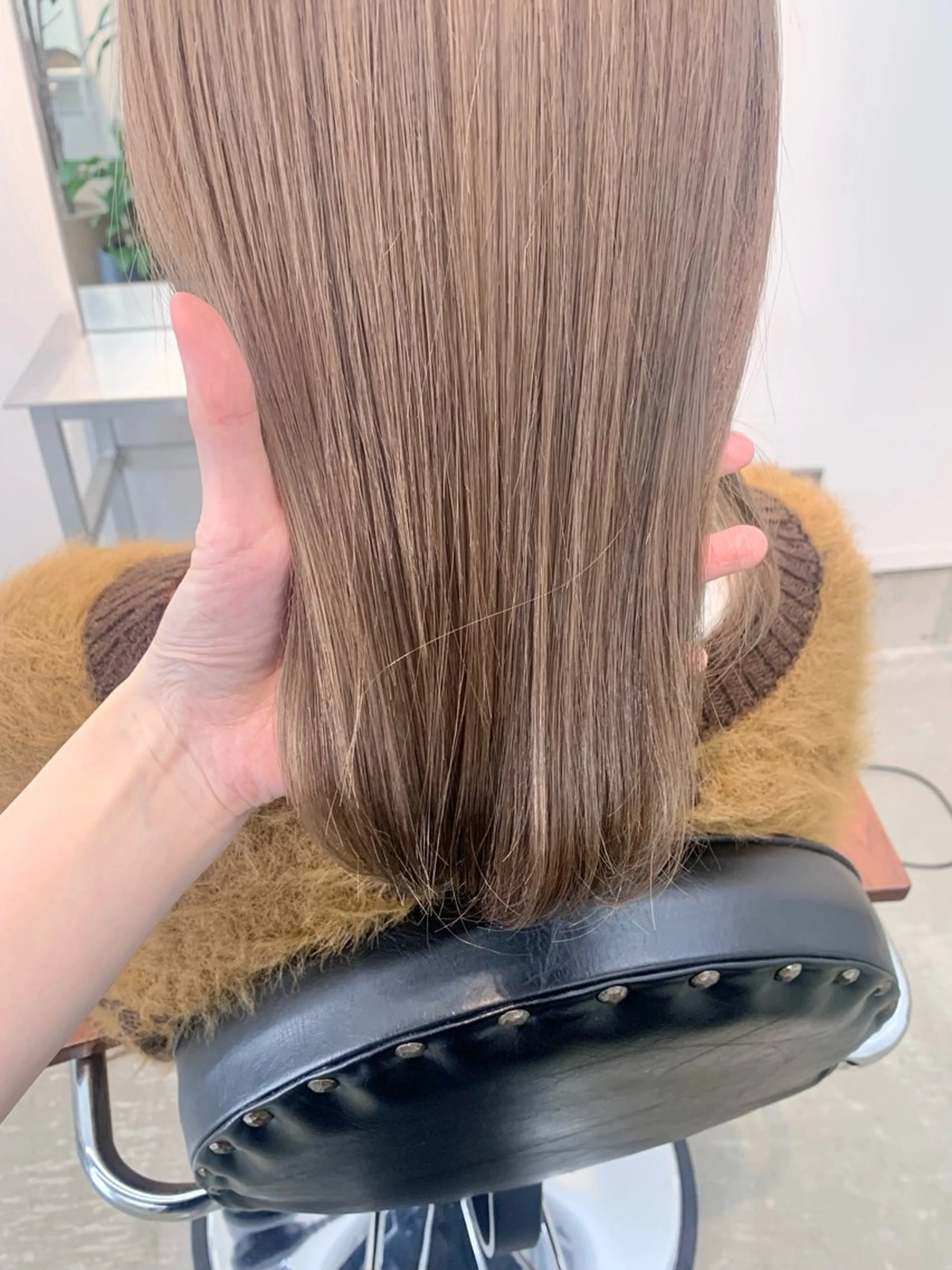 ミディアム 舘谷 愛莉のヘアスタイル