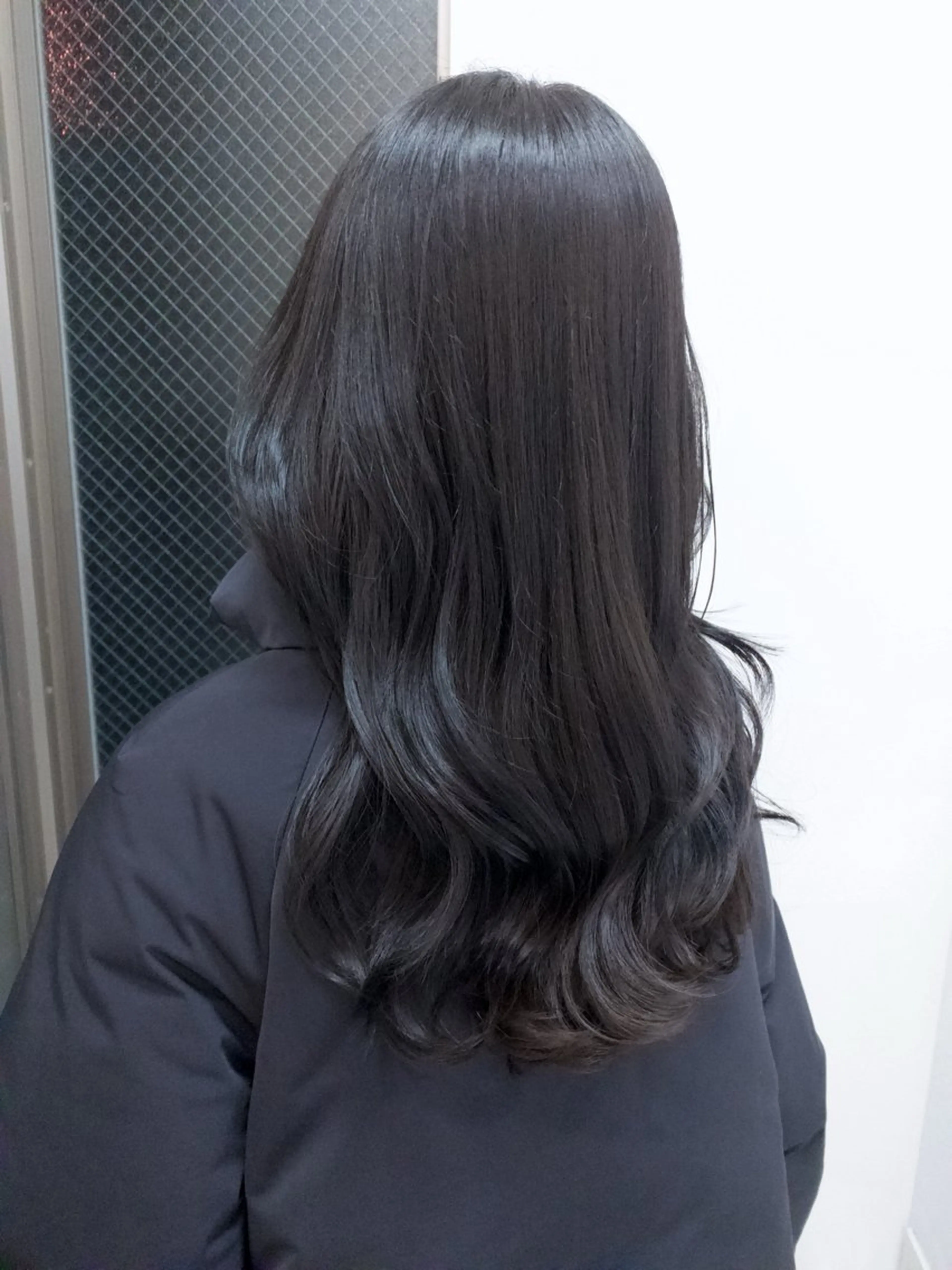 セミロング カラー yiye shioriのヘアスタイル