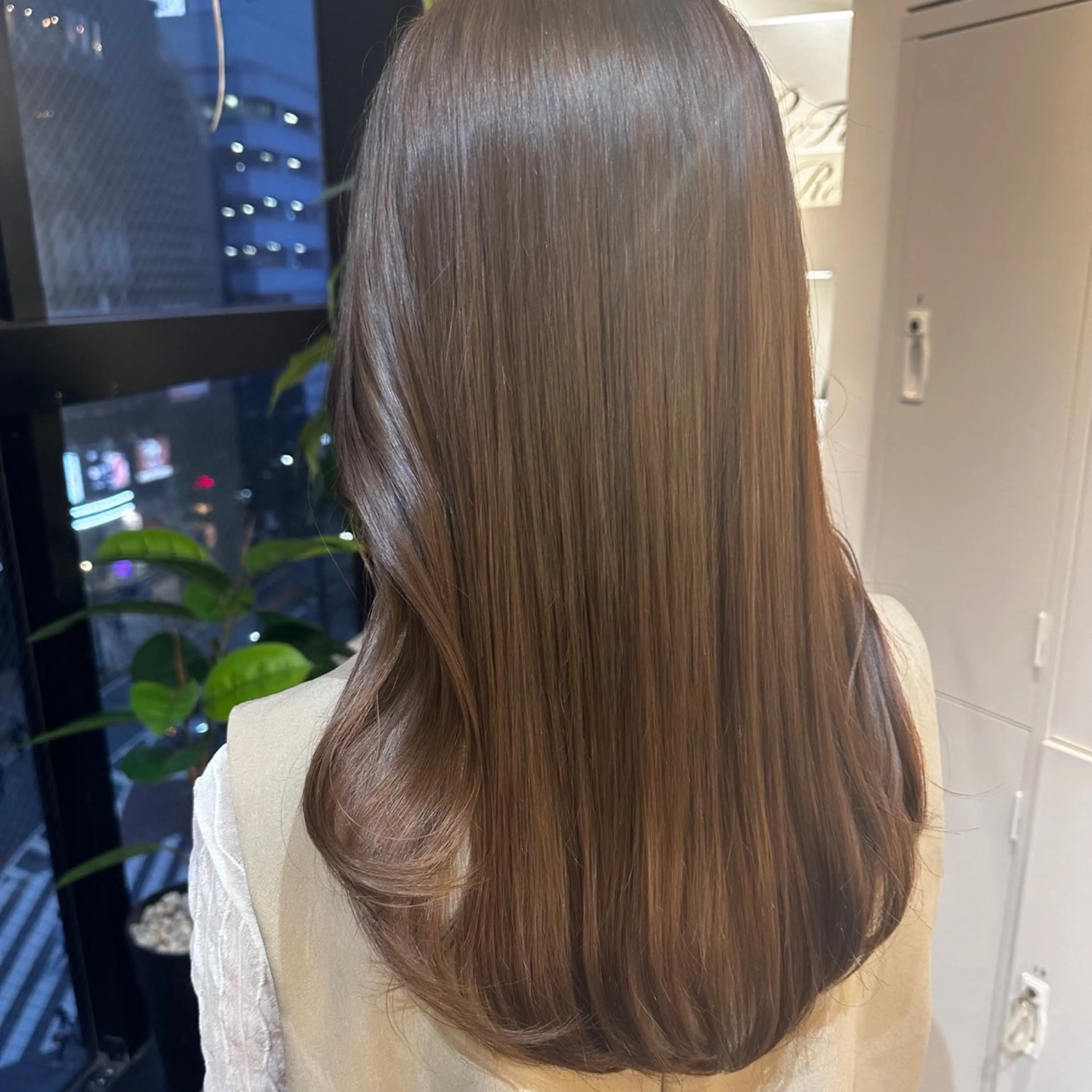ロング カラー MIYU透明感カラー ブリーチなしWカラーのヘアスタイル