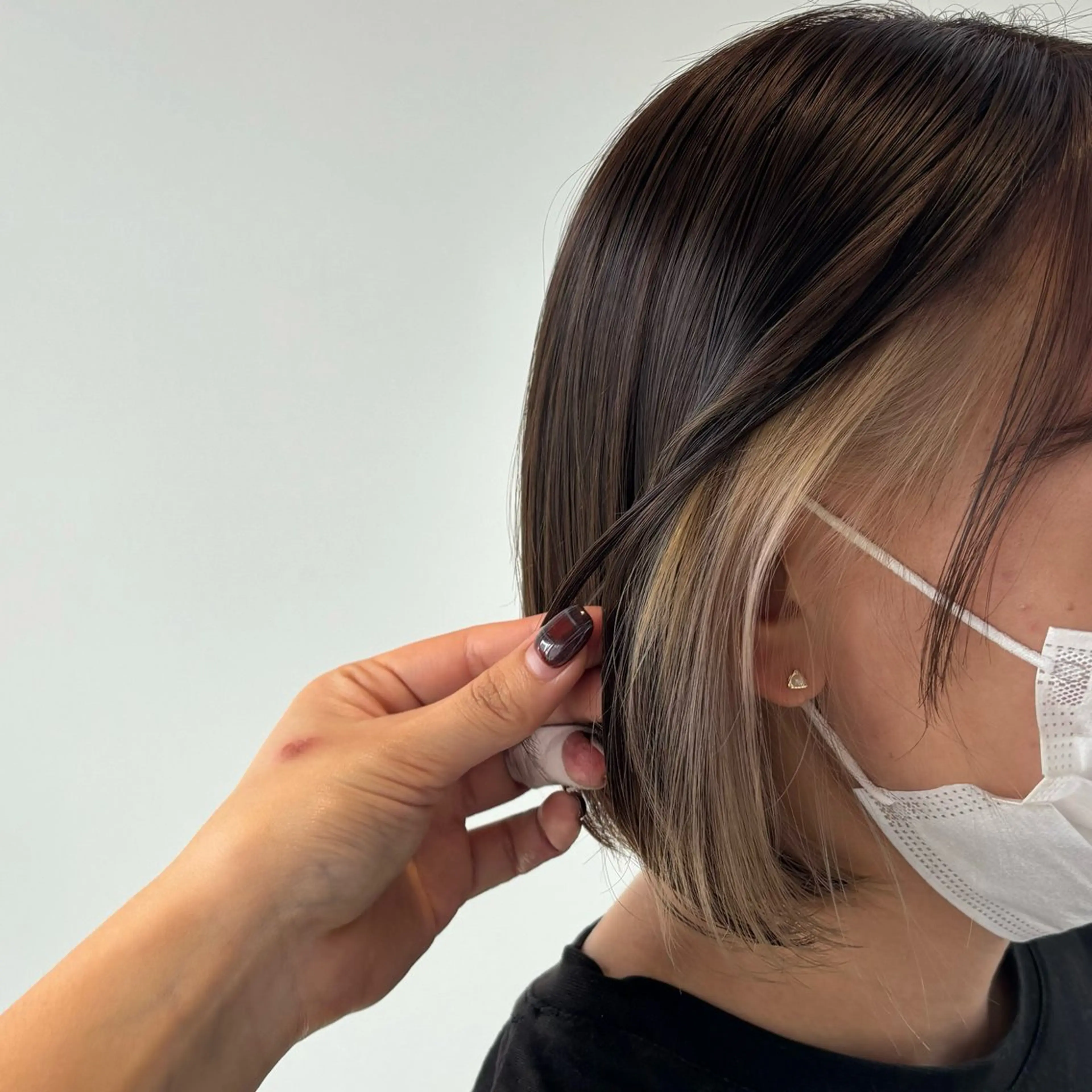 ショート カラー ブロンド インナーカラー NANAKO benji 香椎のヘアスタイル