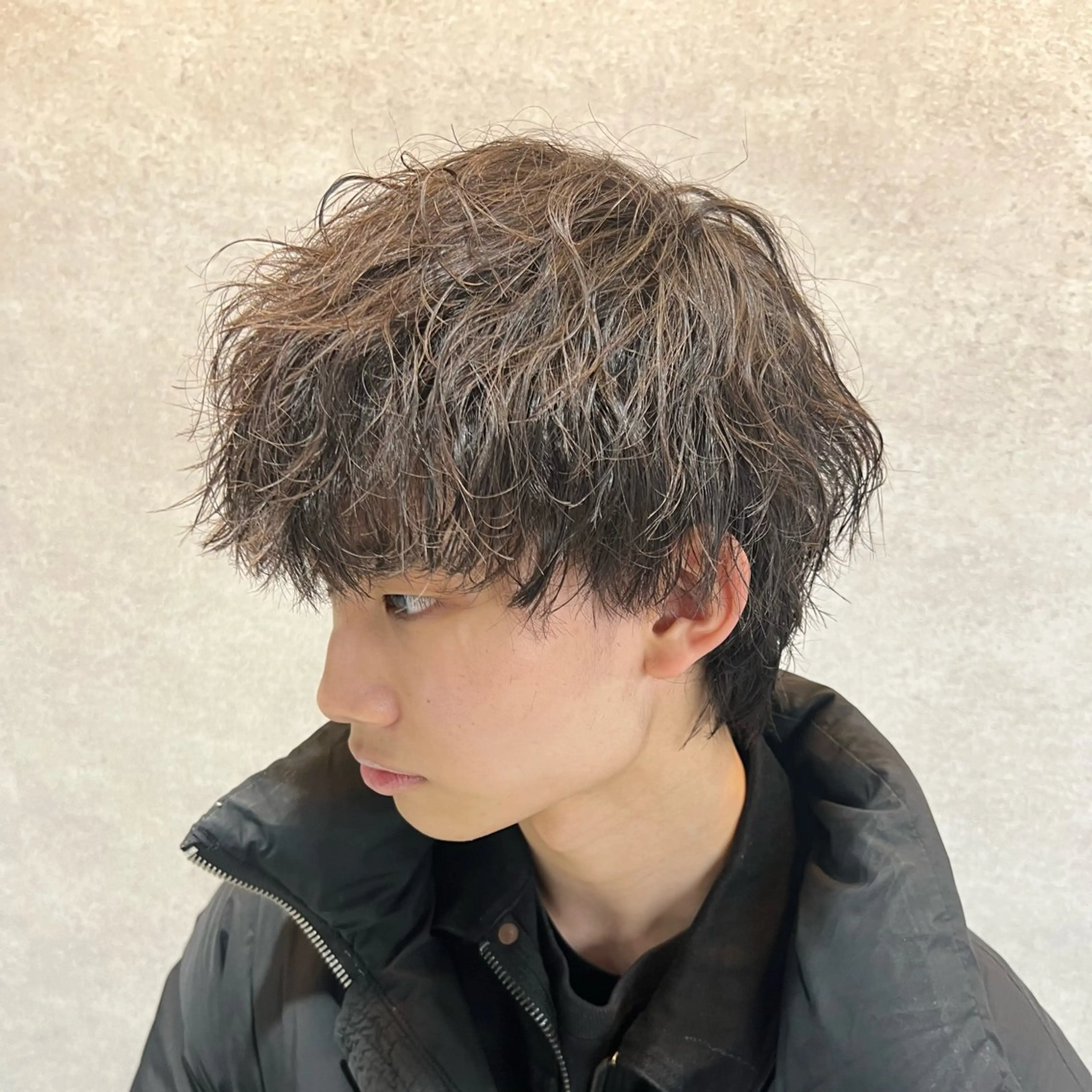 ショート カラー パーマ ヘアアレンジ メンズ センターパート メンズハイライト メンズメッシュ マッシュ メンズパーマ カット パーマ トリートメント ヘッドスパ ヘアセット 仕上がり満足度No. 1🔥BLUCK🔥のヘアスタイル