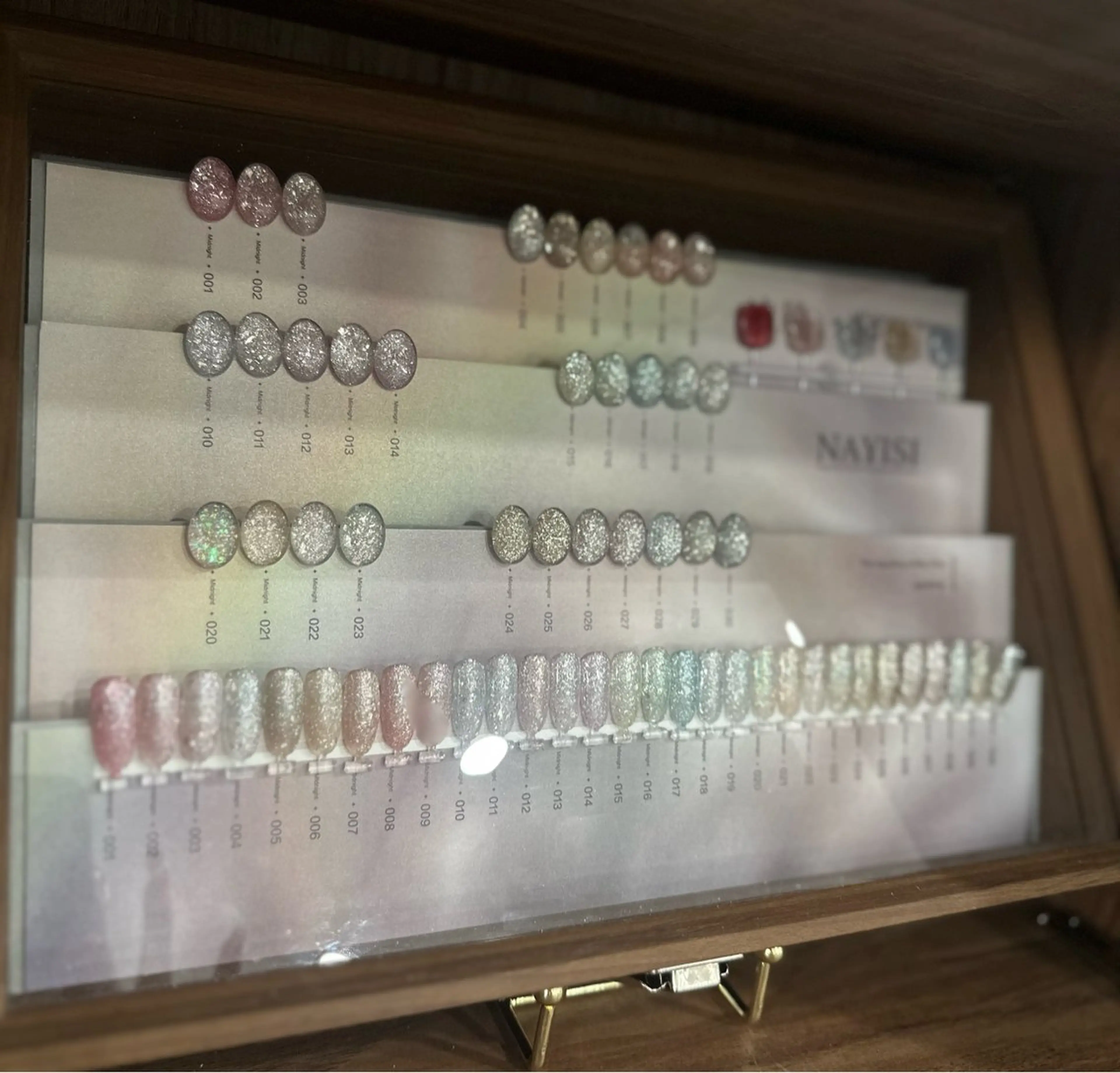 ネイル ishiro 🍂のネイルデザイン