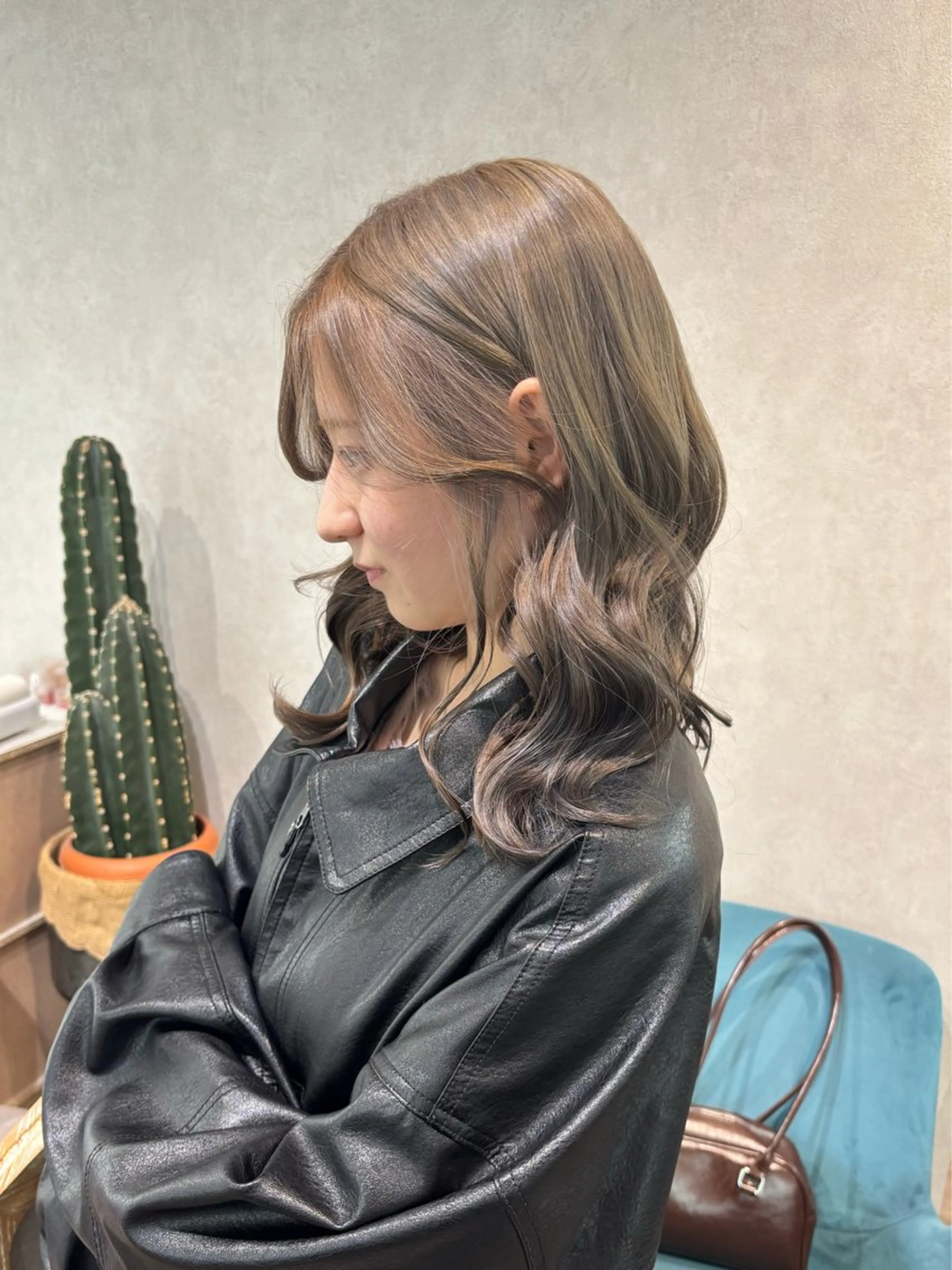 ロング カラー ヘアアレンジ 切りっぱなしボブ ブリーチ ダブルカラー イヤリングカラー ハイライトカラー ヘアカラー iona/ハイトーン /ネイルのネイルデザイン