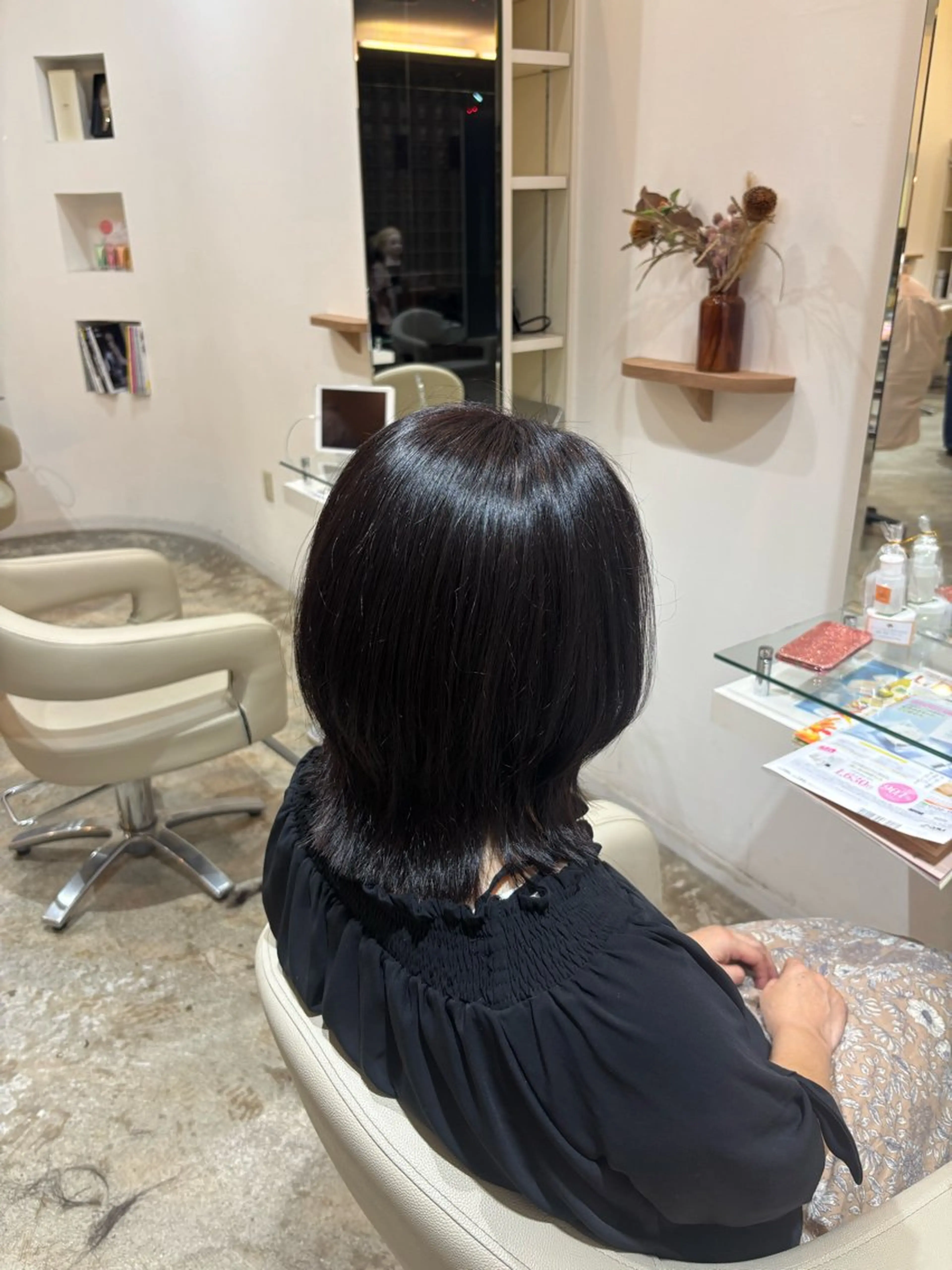 ミディアム カラー くびれヘア 佐藤 優里のヘアスタイル