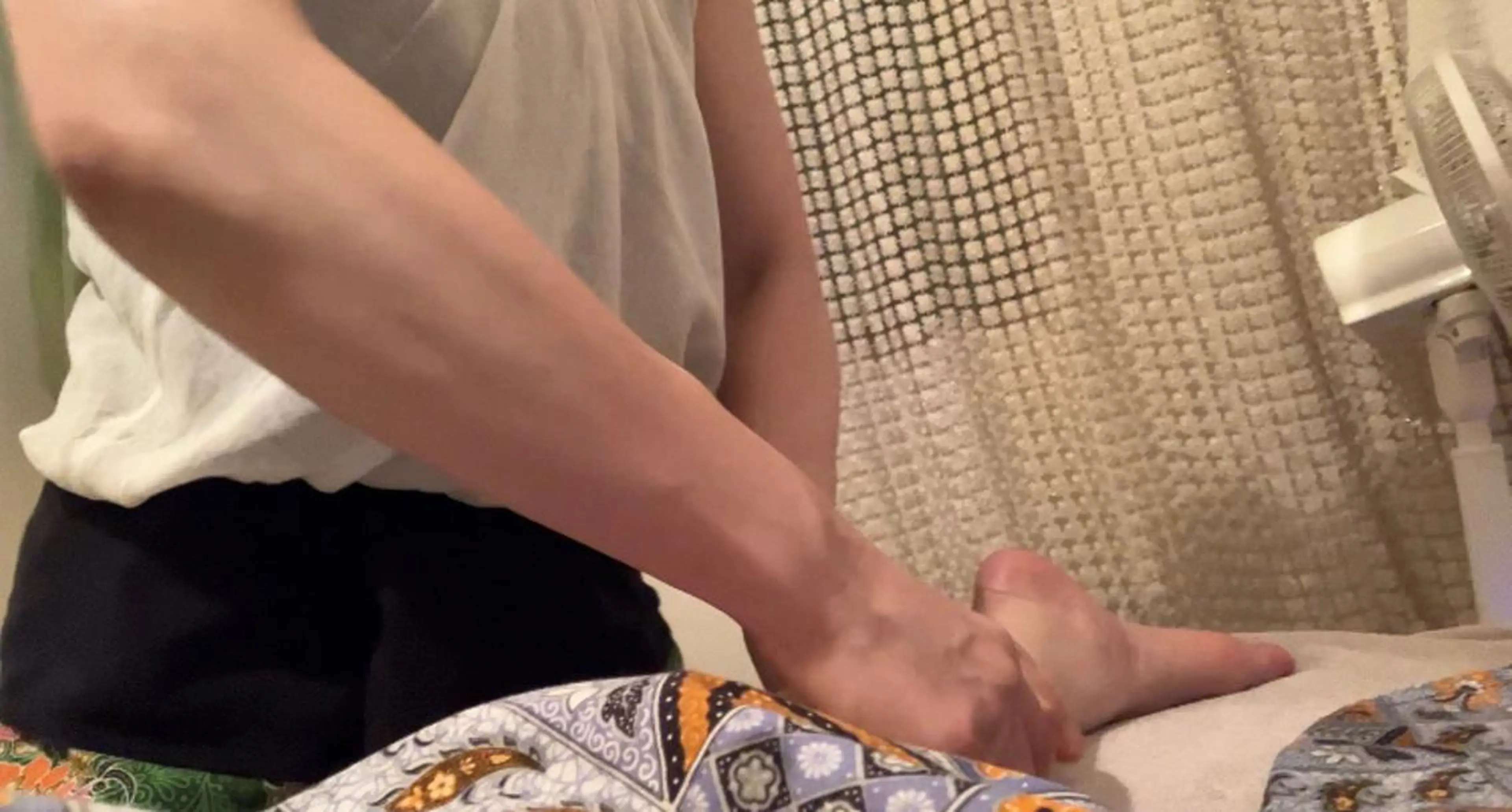 リラクゼーション 森の中の木の実のエステ・リラクイメージ