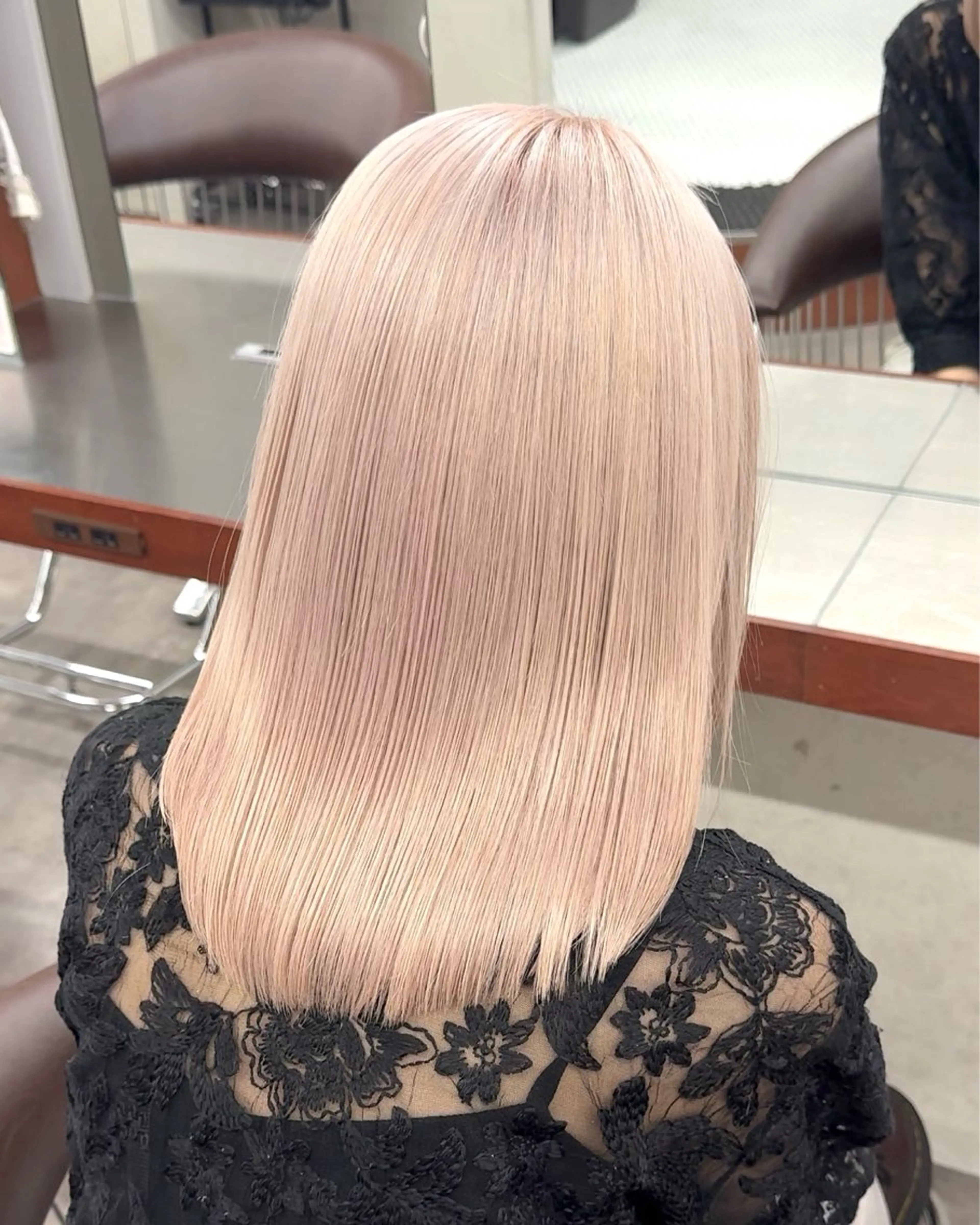 ミディアム カラー アッシュ ベージュカラー ブリーチ ケアブリーチ ダブルカラー カット ヘアカラー トリートメント ブリーチ　ハイトーン 特化🌈フジタハルキのヘアスタイル