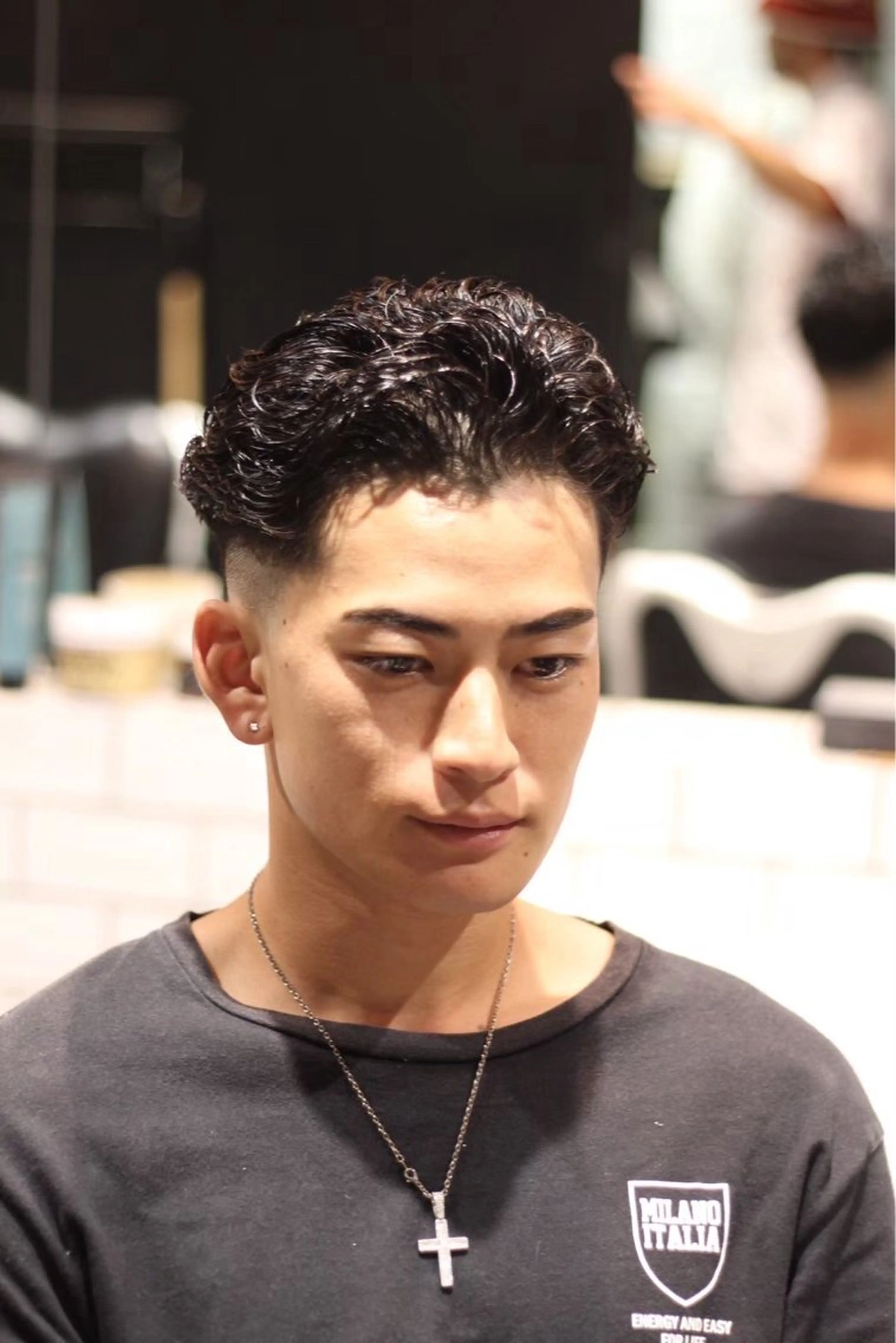 ショート メンズ メンズブリーチ フェードカット メンズパーマ スキンフェード スパイキーショート 名郷 偉織　　メンズカットのヘアスタイル