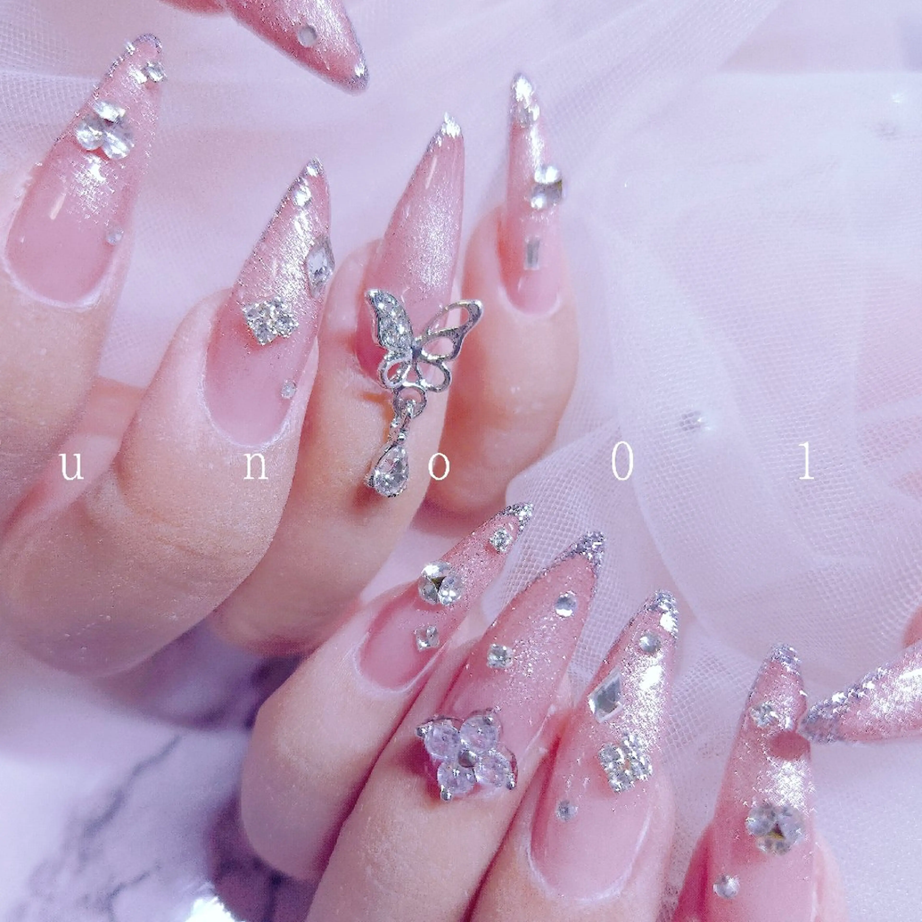 ネイル ロングネイル ハンドネイル 梅田🦄中崎町🩵 u n o 0 1のネイルデザイン