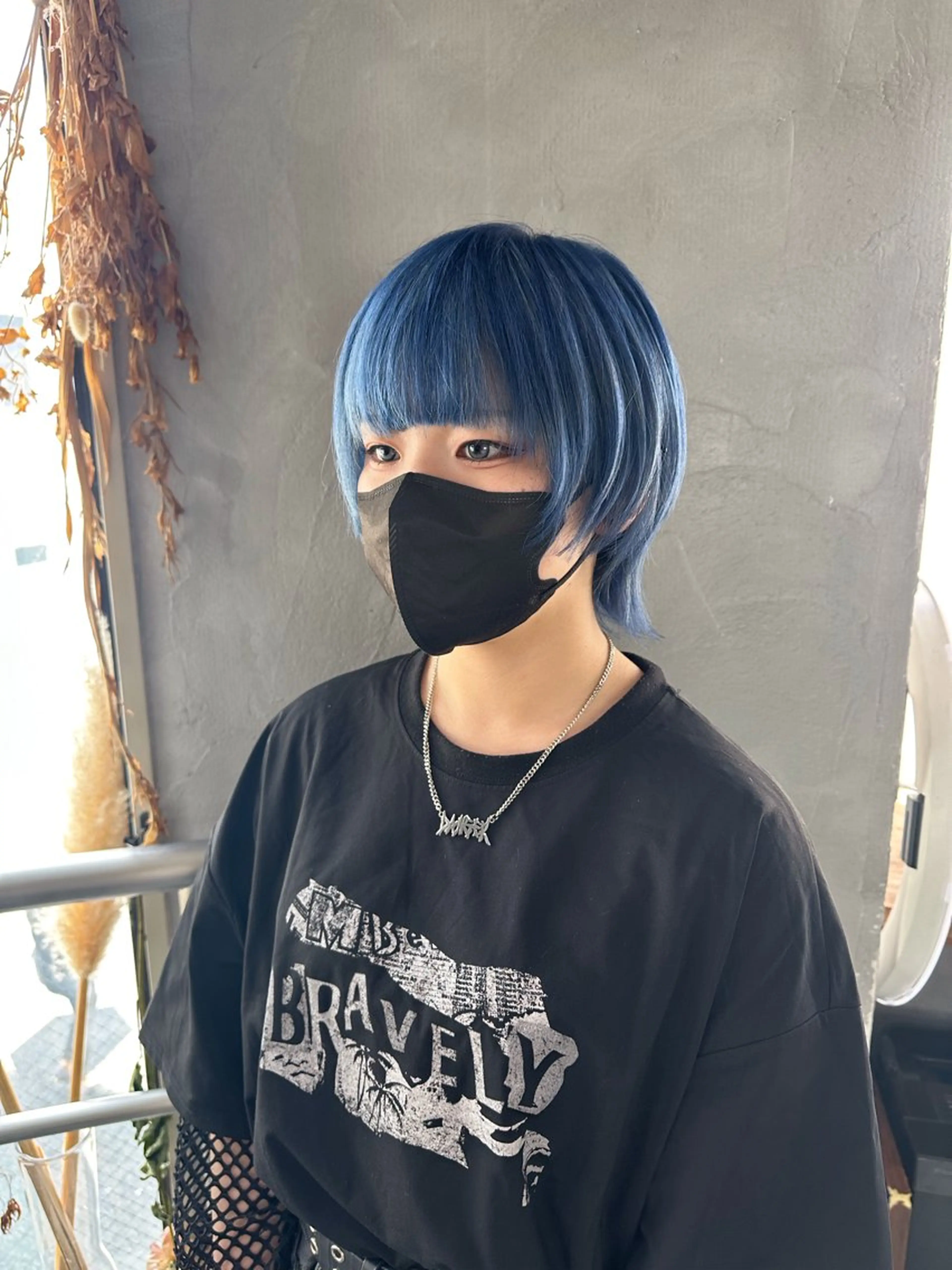 ショート カラー ブルーカラー ハイトーンカラー ウルフカット ウルフ/レイヤー🪐 MANAのヘアスタイル