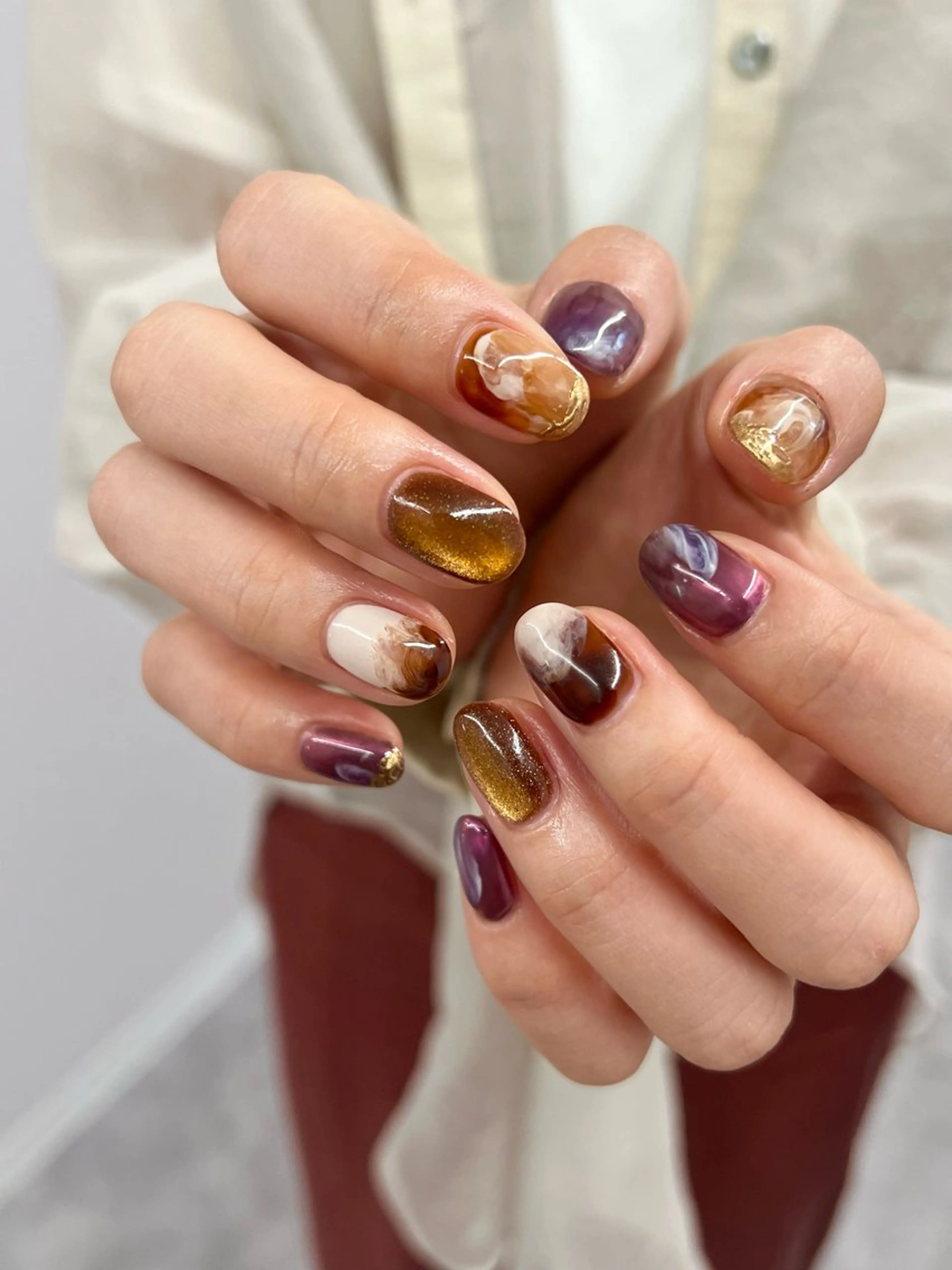 ネイル ブラウン ジェルネイル ゴールド マグネットネイル ニュアンスネイル ハンドネイル ハンドケア Bana_ Nailのネイルデザイン