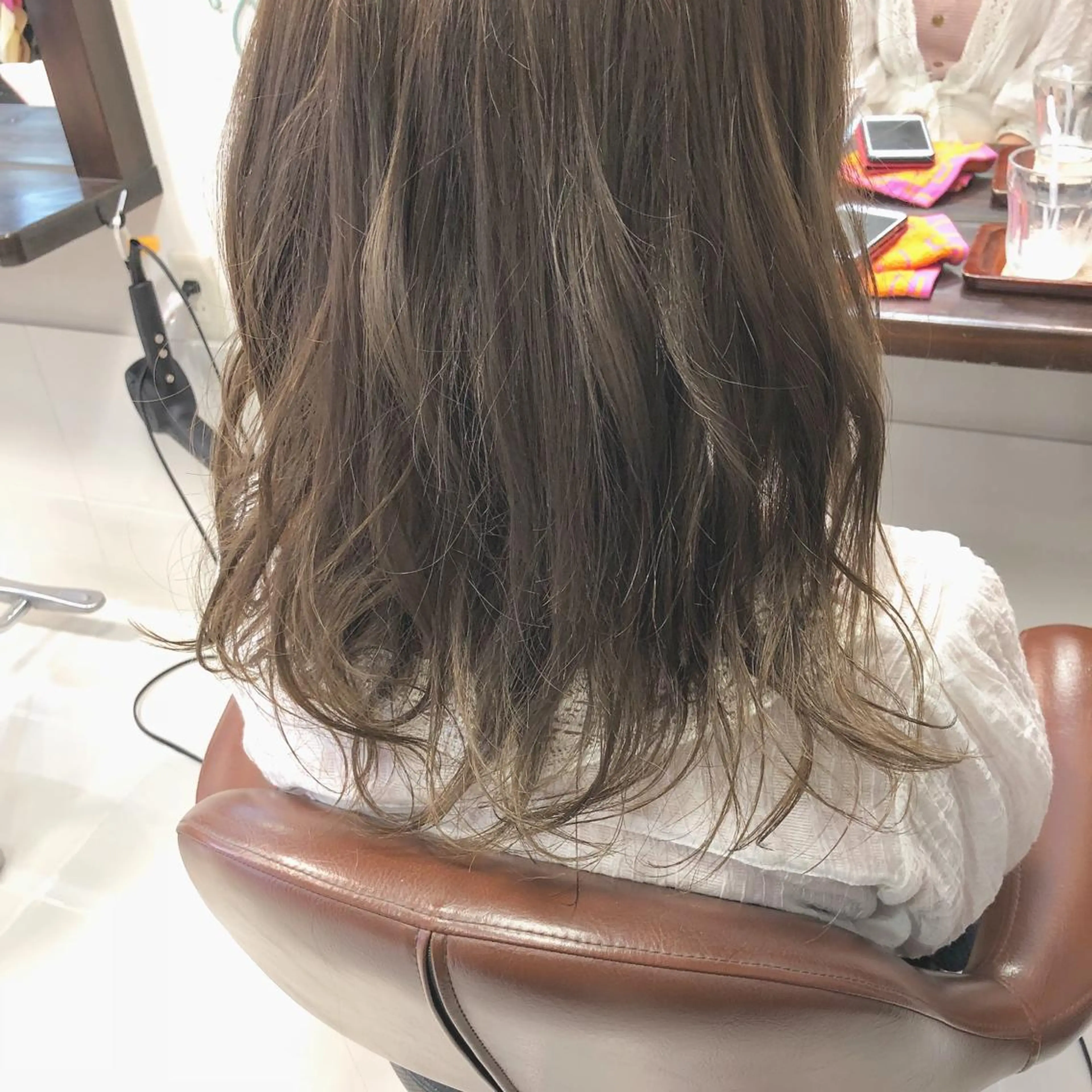 ミディアム カラー アッシュ オリーブアッシュ カット ヘアカラー トリートメント N°+aero 🦔近藤　のぞみ🦔のヘアスタイル
