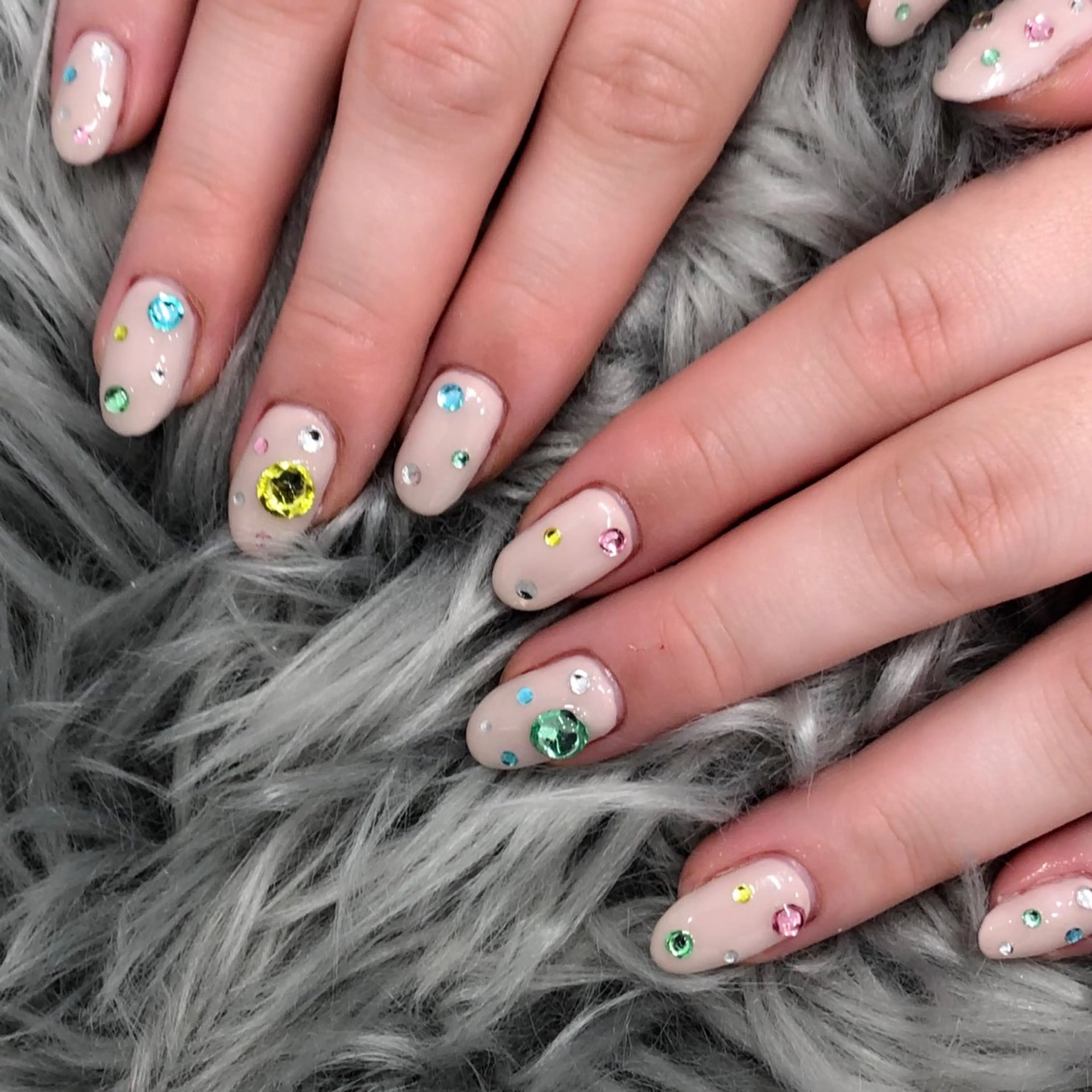 ネイル 長さ出し ニュアンスネイル 。 YURiのネイルデザイン