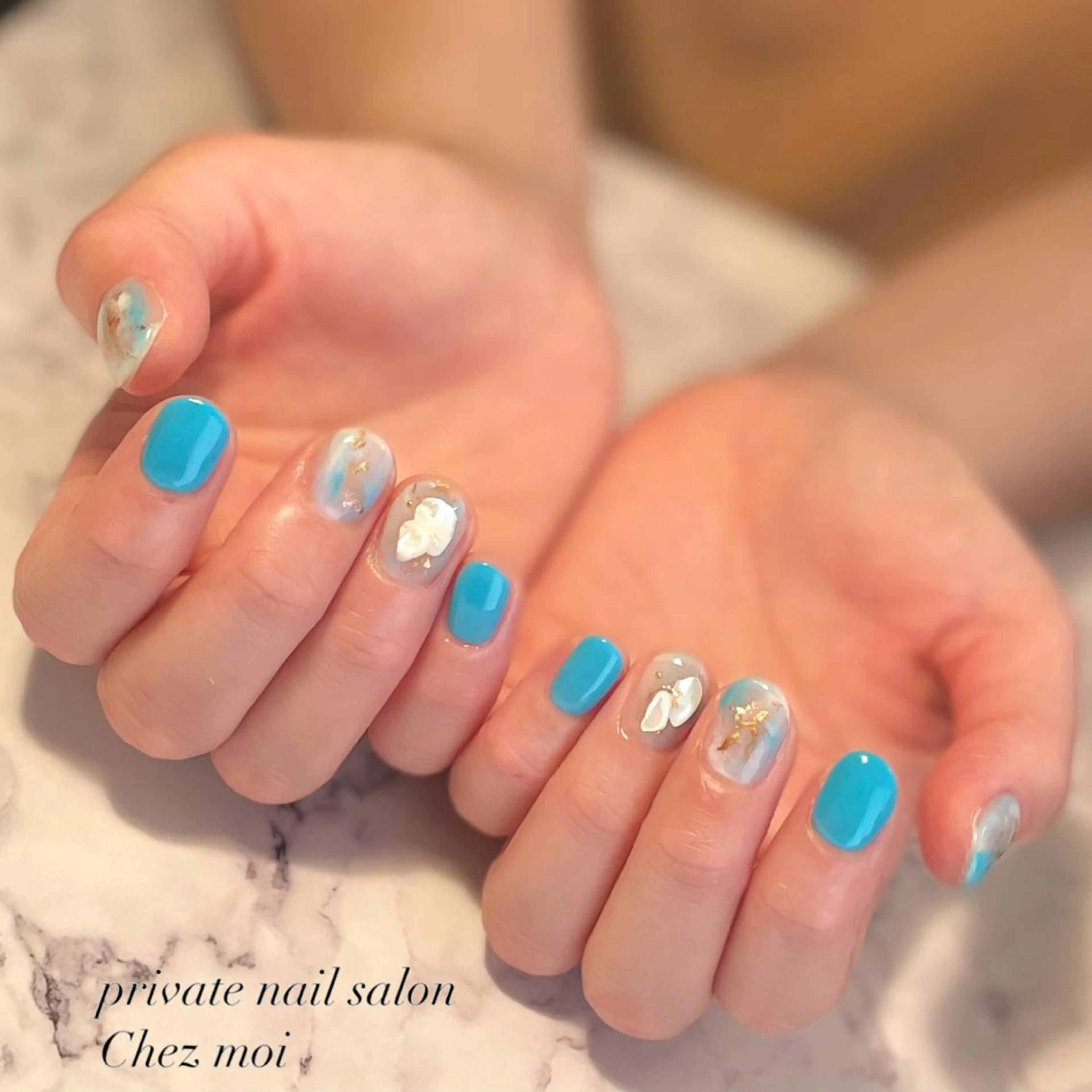 ネイル ブルー ニュアンスネイル KOMINE TOMOKOのネイルデザイン